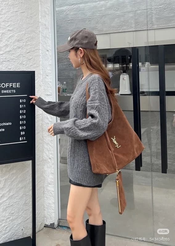 C8723 New models with leather covers 💰 Collection of suede bags: Bea, Hobo, Jamie. Saint Laurent bags with soft suede and velvet textures – they give a unique style. The combination of suede and velvet creates more depth in the appearance. These are essen — image 5