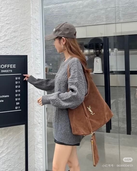 C8723 New models with leather covers 💰 Collection of suede bags: Bea, Hobo, Jamie. Saint Laurent bags with soft suede and velvet textures – they give a unique style. The combination of suede and velvet creates more depth in the appearance. These are essen — image 3