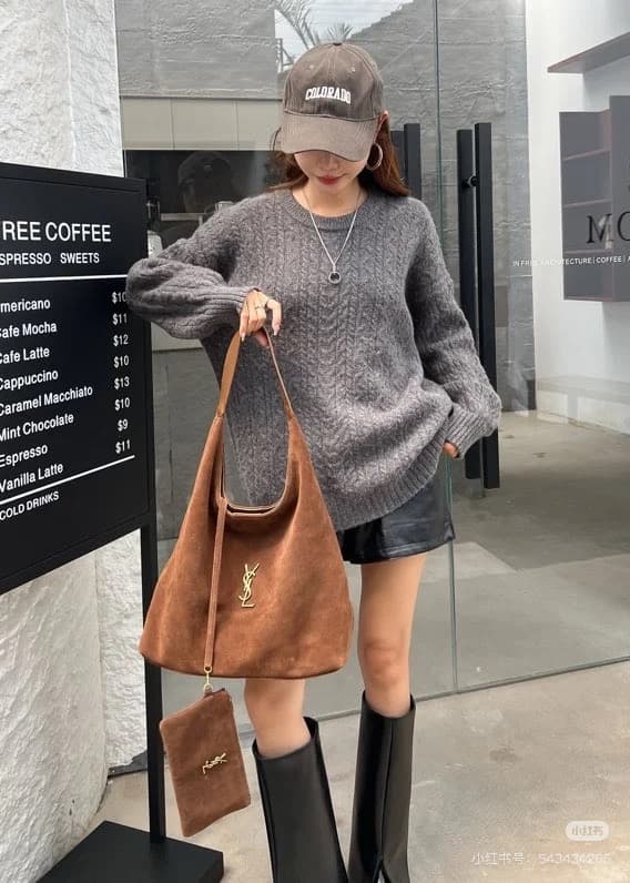 C8723 New models with leather covers 💰 Collection of suede bags: Bea, Hobo, Jamie. Saint Laurent bags with soft suede and velvet textures – they give a unique style. The combination of suede and velvet creates more depth in the appearance. These are essen — image 4