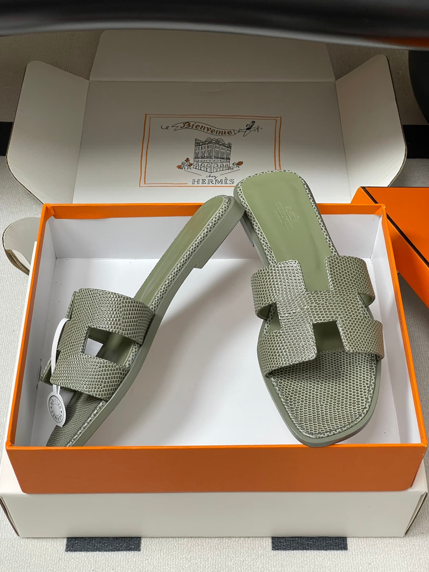 D8116 – Top-quality products (wrapped in high-end packaging boxes or scarves) — image 6