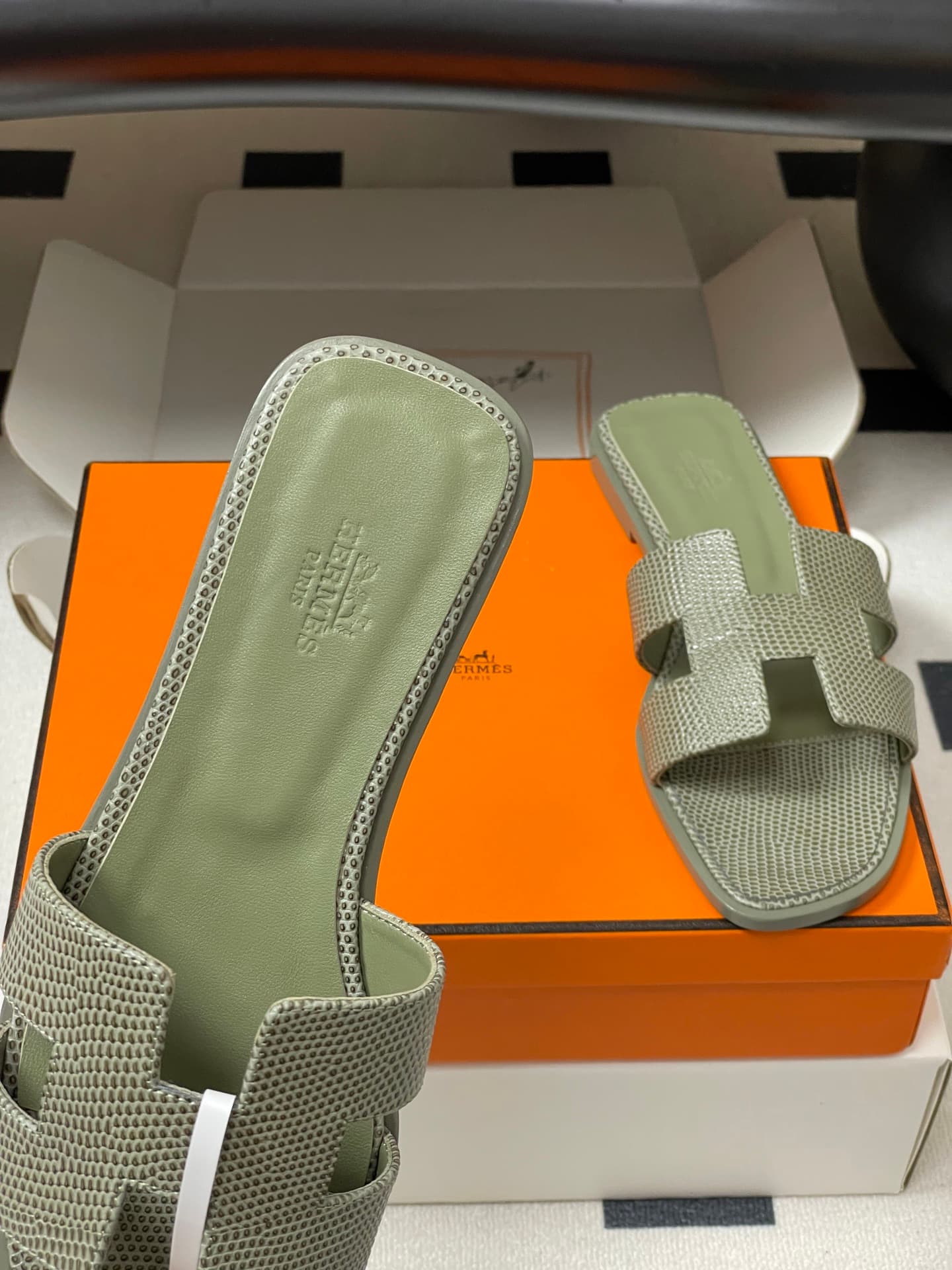 D8116 – Top-quality products (wrapped in high-end packaging boxes or scarves) — image 7