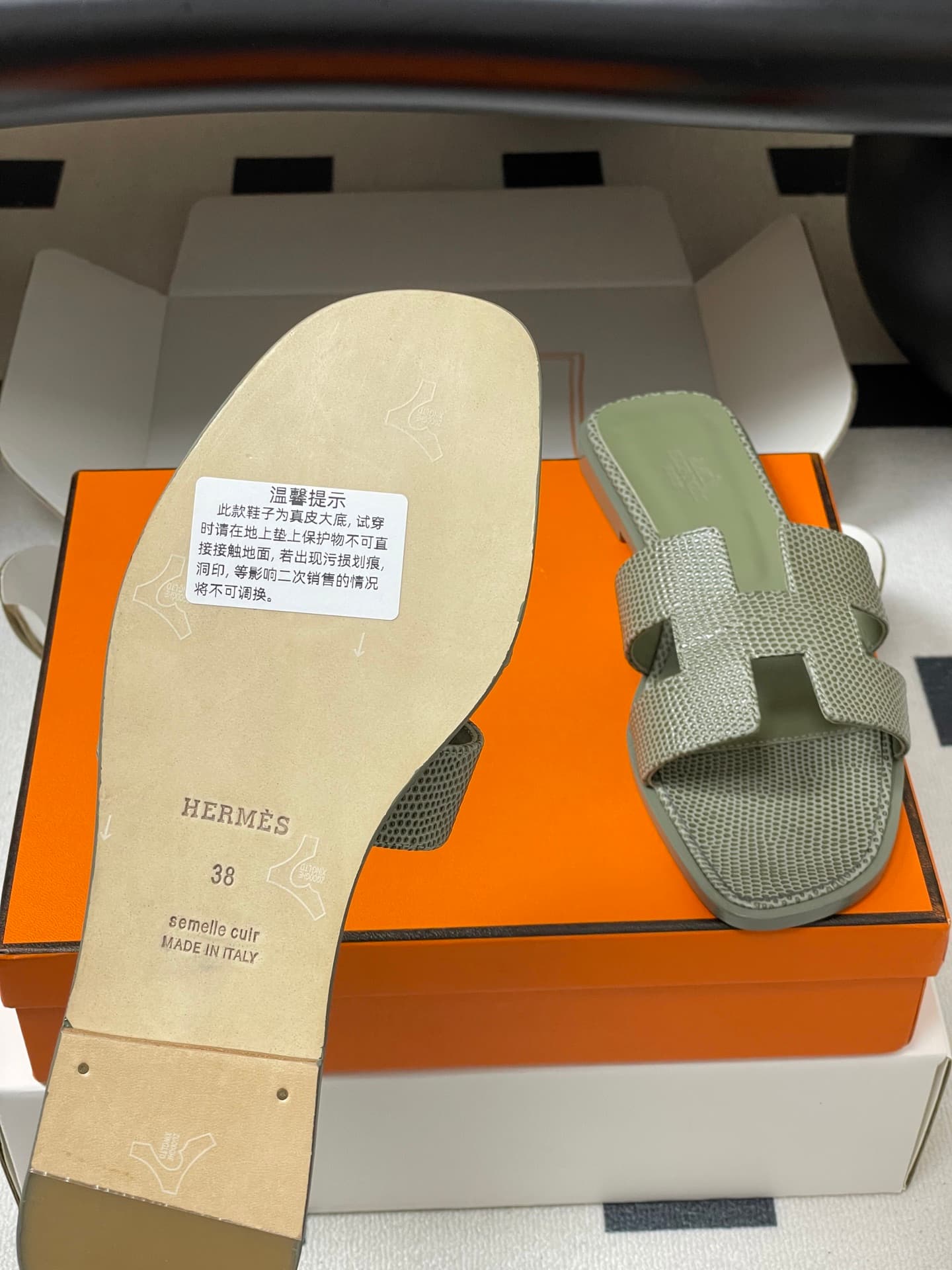 D8116 – Top-quality products (wrapped in high-end packaging boxes or scarves) — image 8