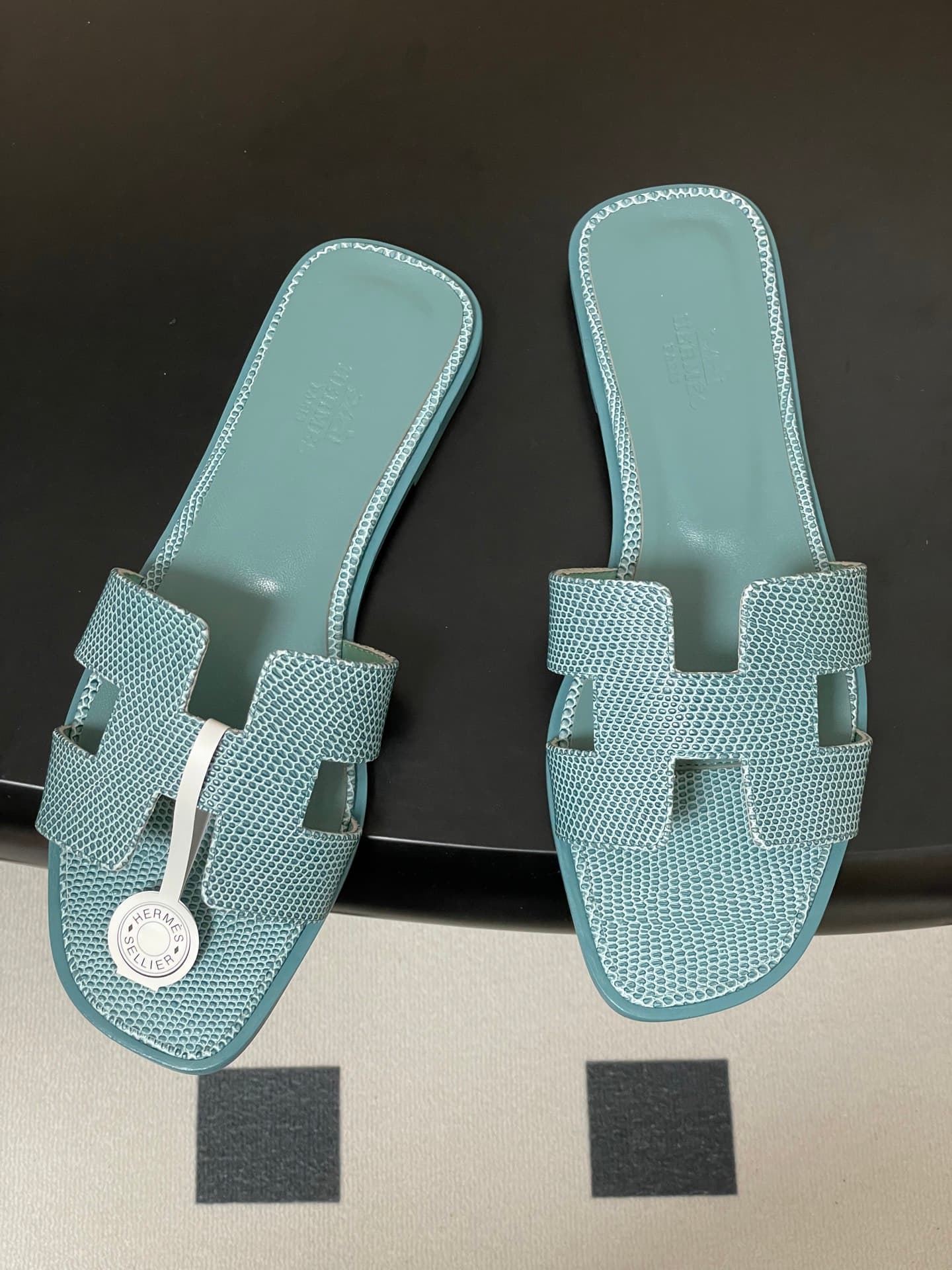 D8117 – Top-quality products (come with high-end gift boxes or scarves) — image 2