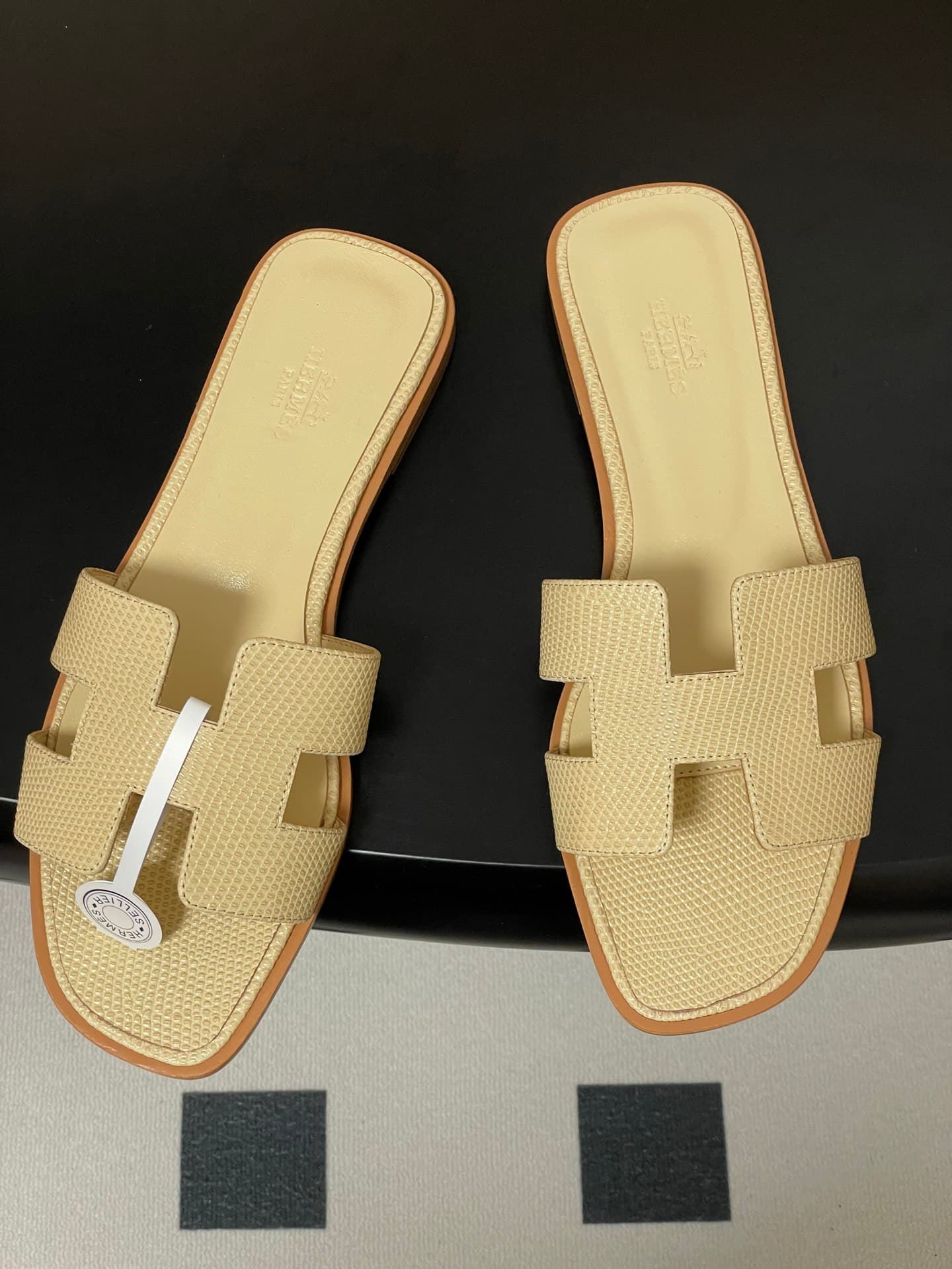 D8118 – Top-quality (come with high-end travel cases/scarves) — image 2