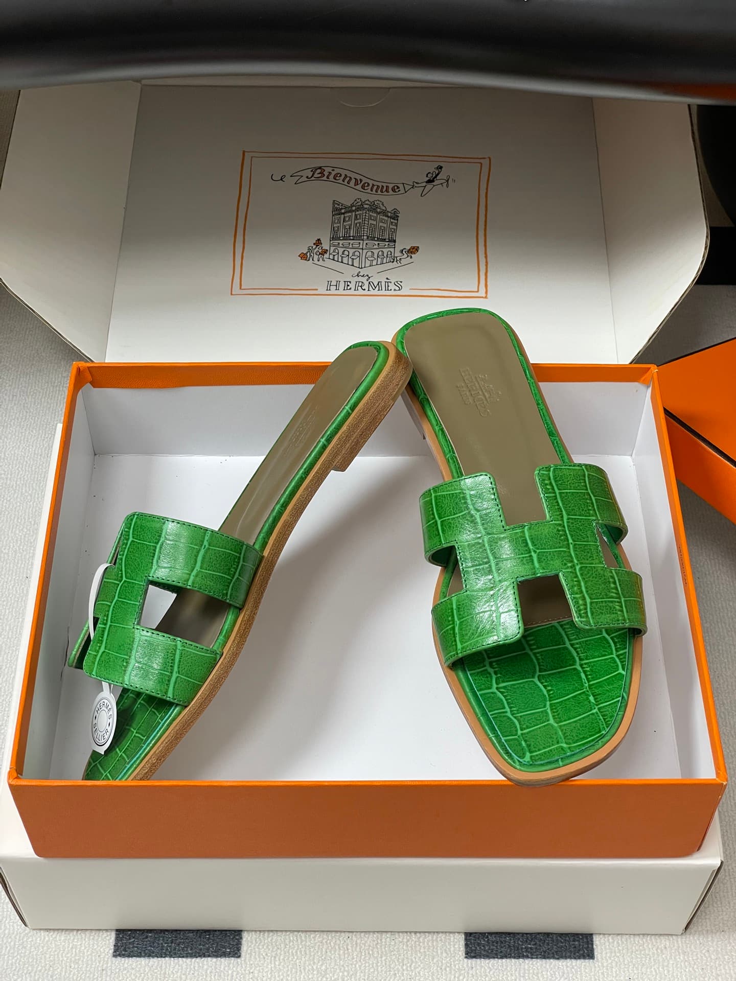 D8114 – Top-quality products (wrapped in high-end packaging boxes/silk scarves) — image 6