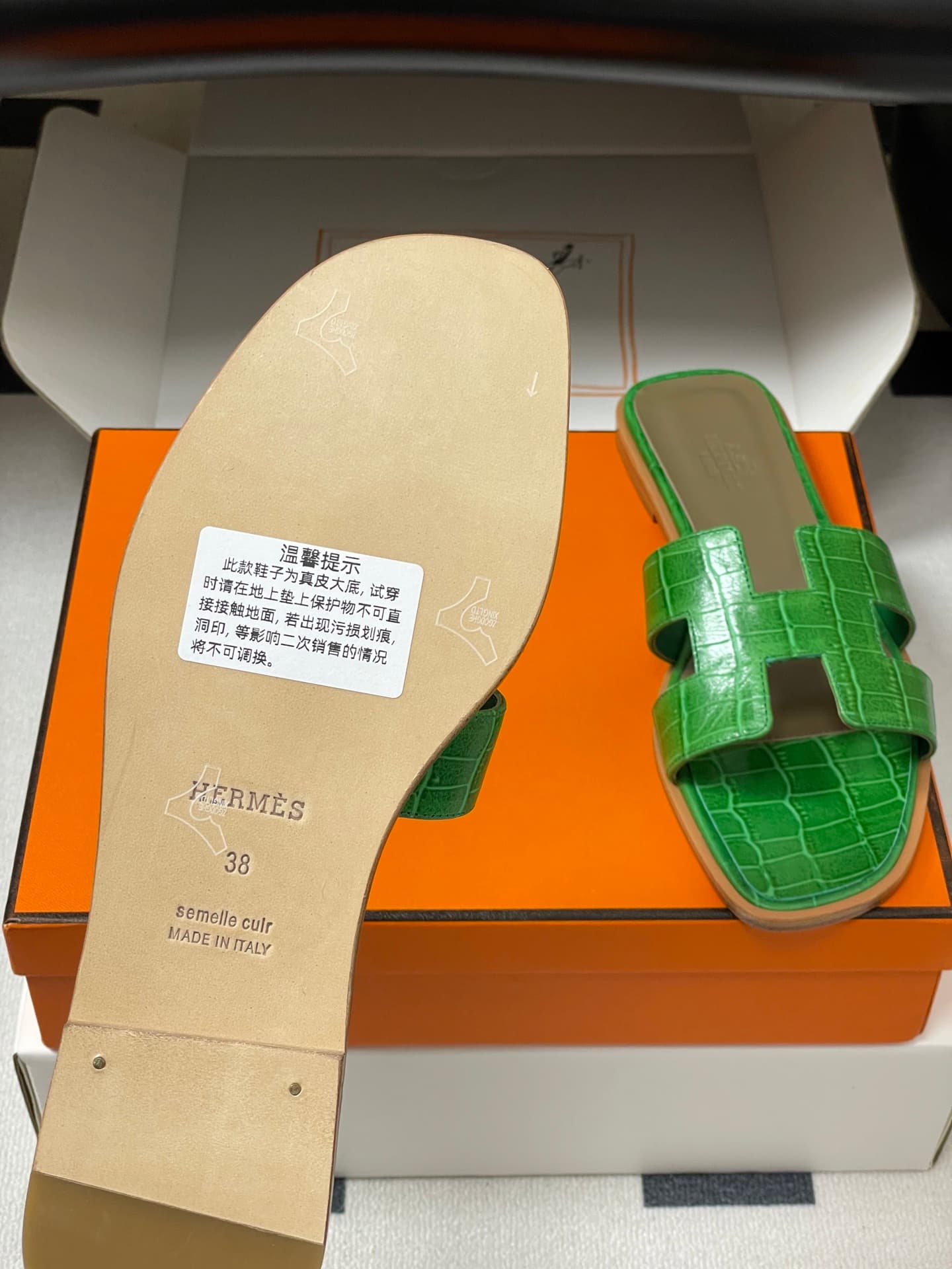 D8114 – Top-quality products (wrapped in high-end packaging boxes/silk scarves) — image 8
