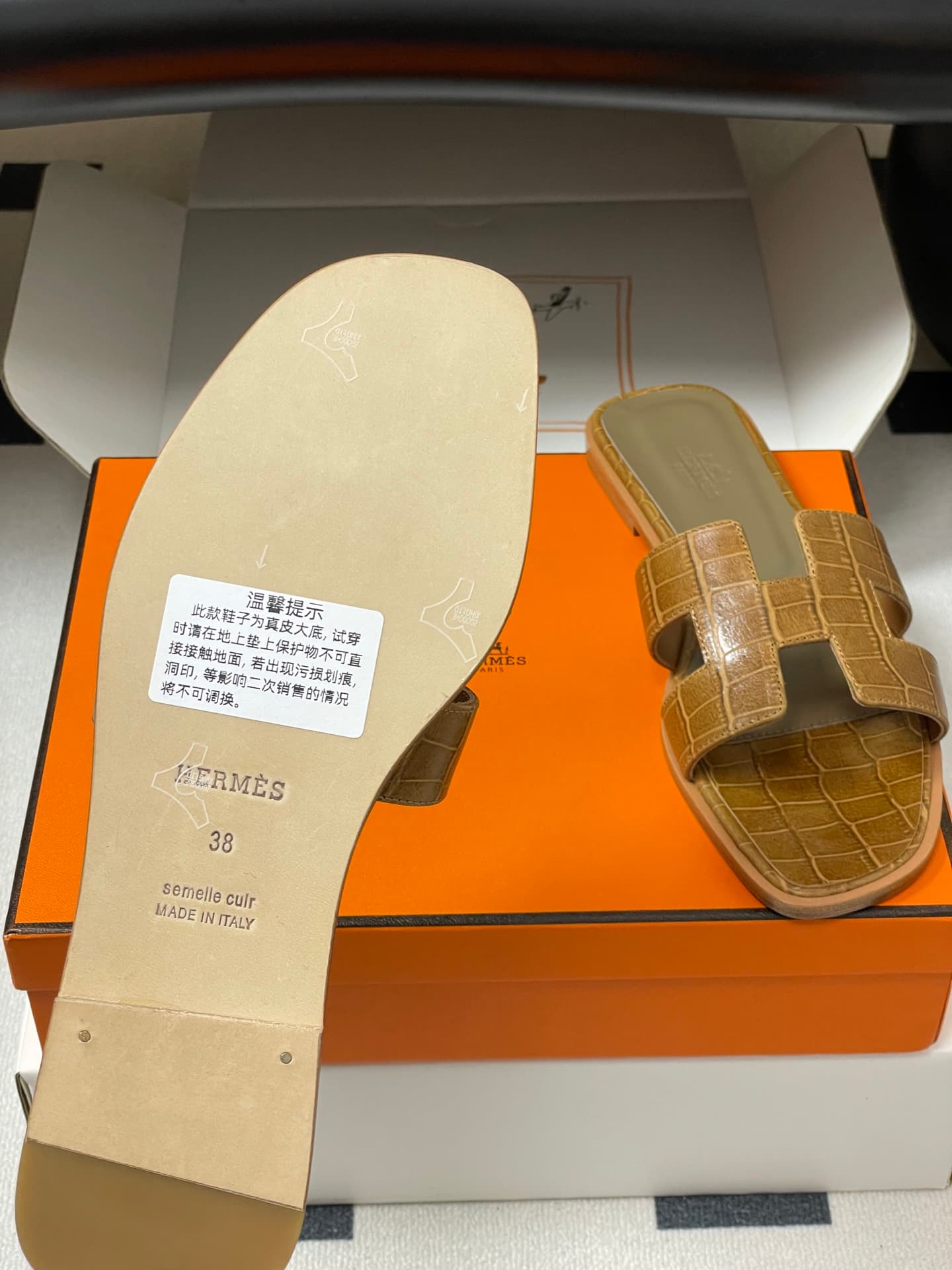 D8113 – Top-quality products (come with high-end packaging boxes/scarves) — image 8