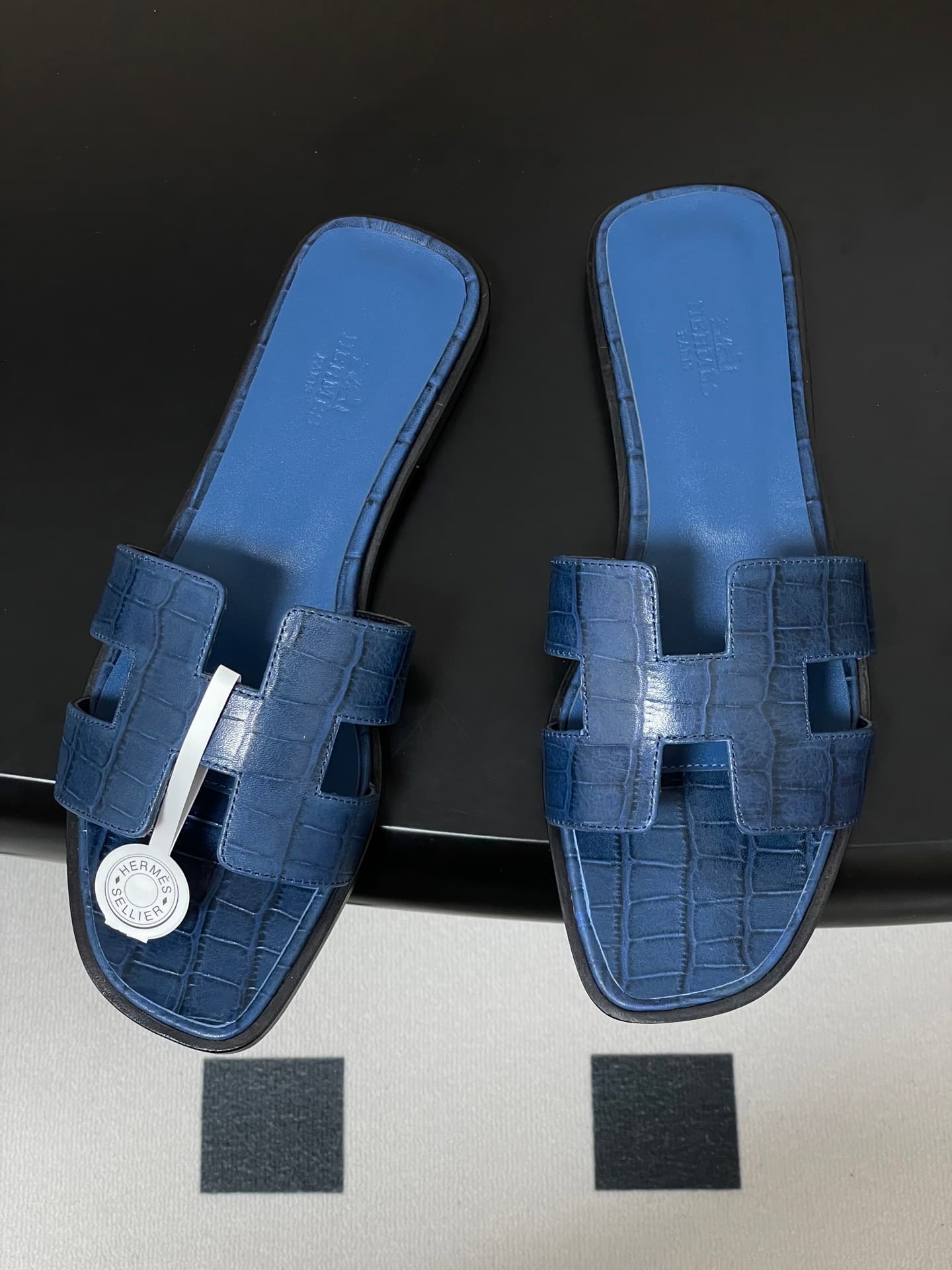 D8112 – Top-quality products (wrapped in high-end gift boxes or scarves) — image 2