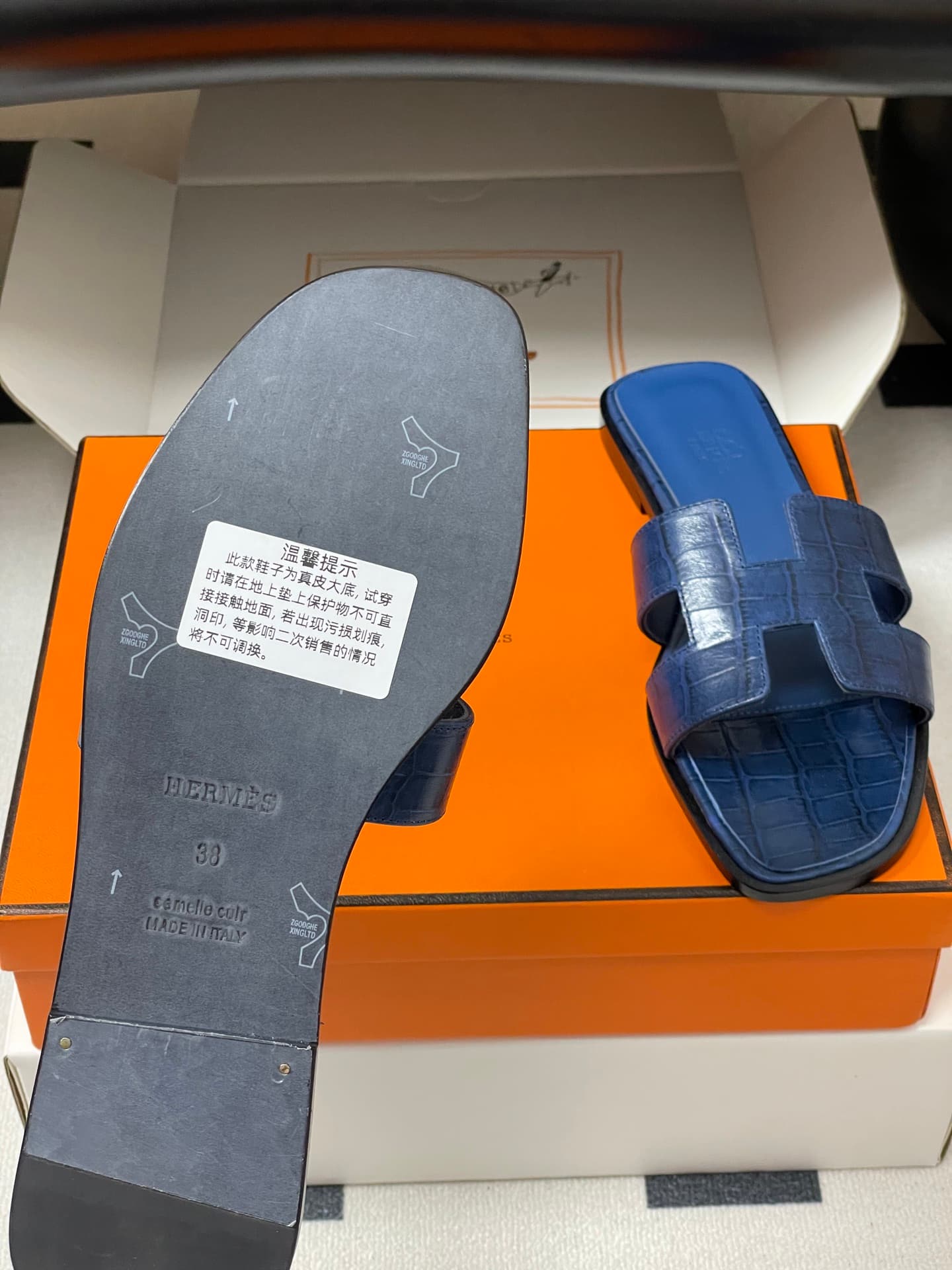 D8112 – Top-quality products (wrapped in high-end gift boxes or scarves) — image 8