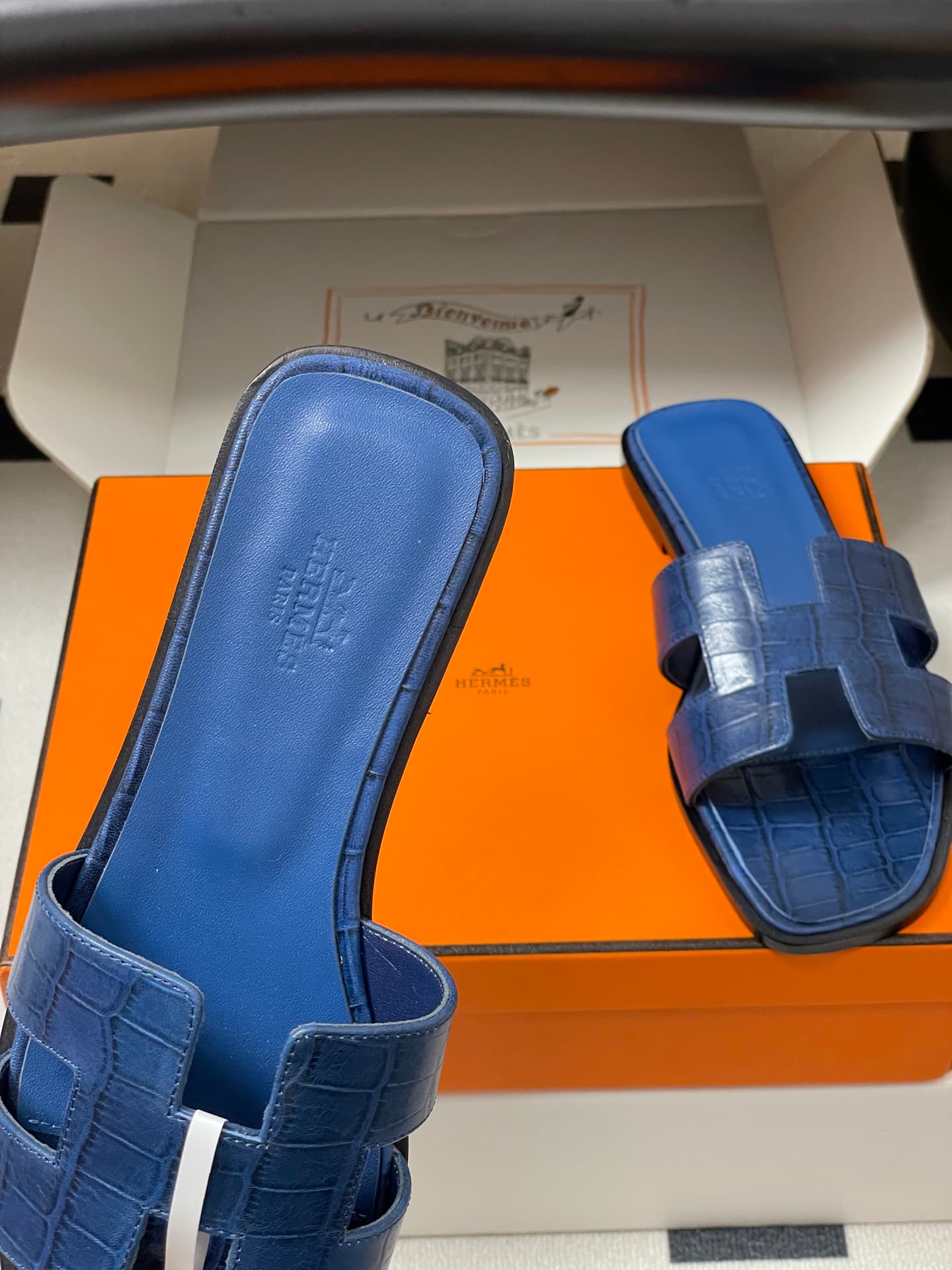 D8112 – Top-quality products (wrapped in high-end gift boxes or scarves) — image 7