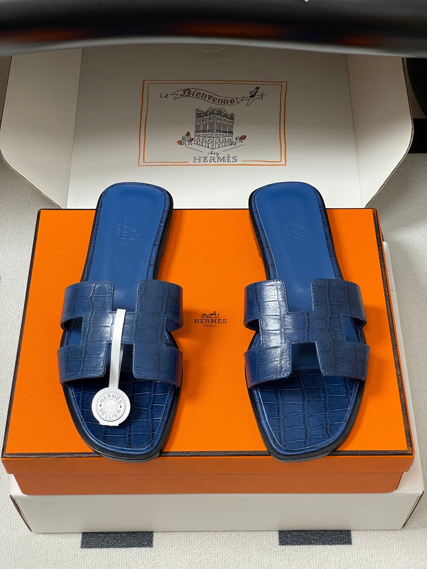 D8112 – Top-quality products (wrapped in high-end gift boxes or scarves) — image 5