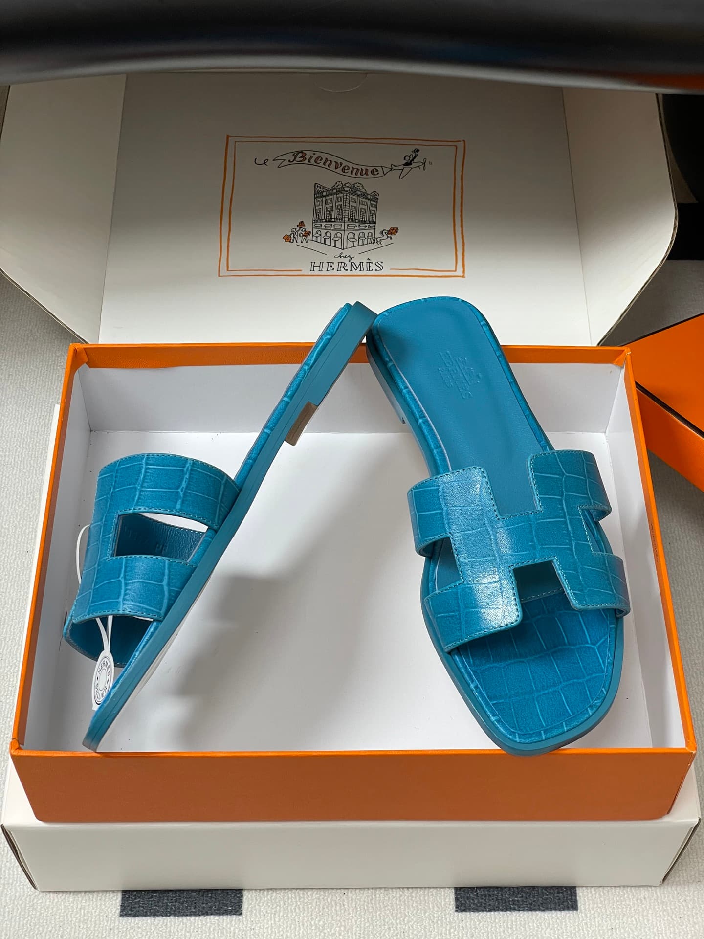 D8111 – Top-quality products (wrapped in high-end boxes or scarves) — image 6
