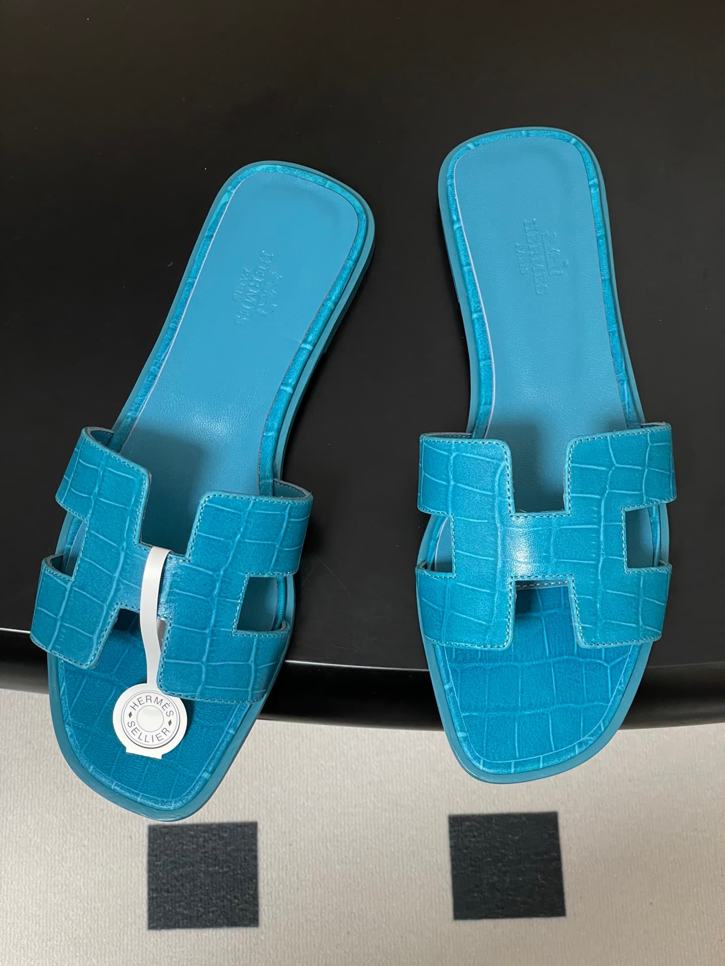 D8111 – Top-quality products (wrapped in high-end boxes or scarves) — image 2