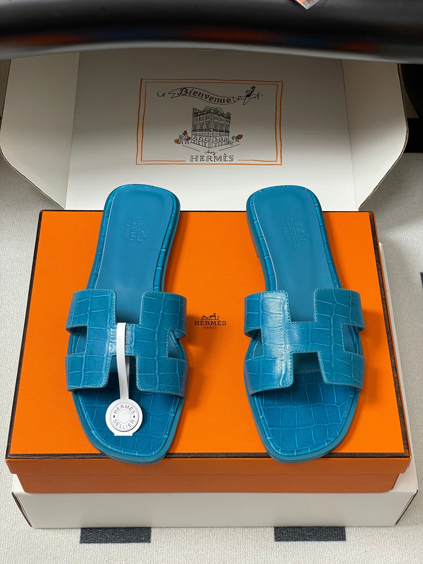 D8111 – Top-quality products (wrapped in high-end boxes or scarves) — image 5