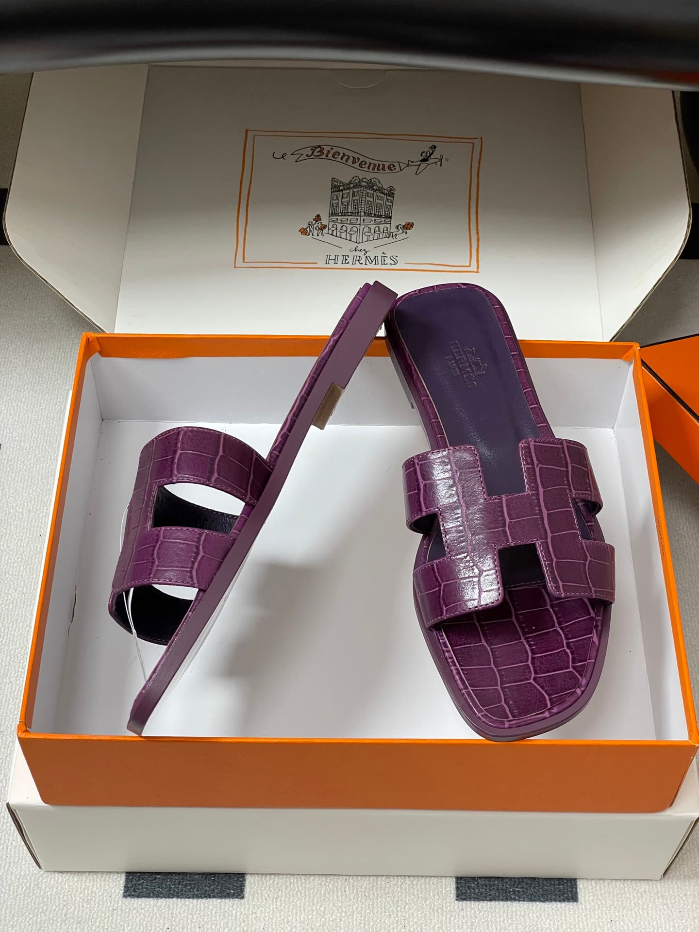 D8110 – Top-quality products (come with high-end gift boxes or scarves) — image 6