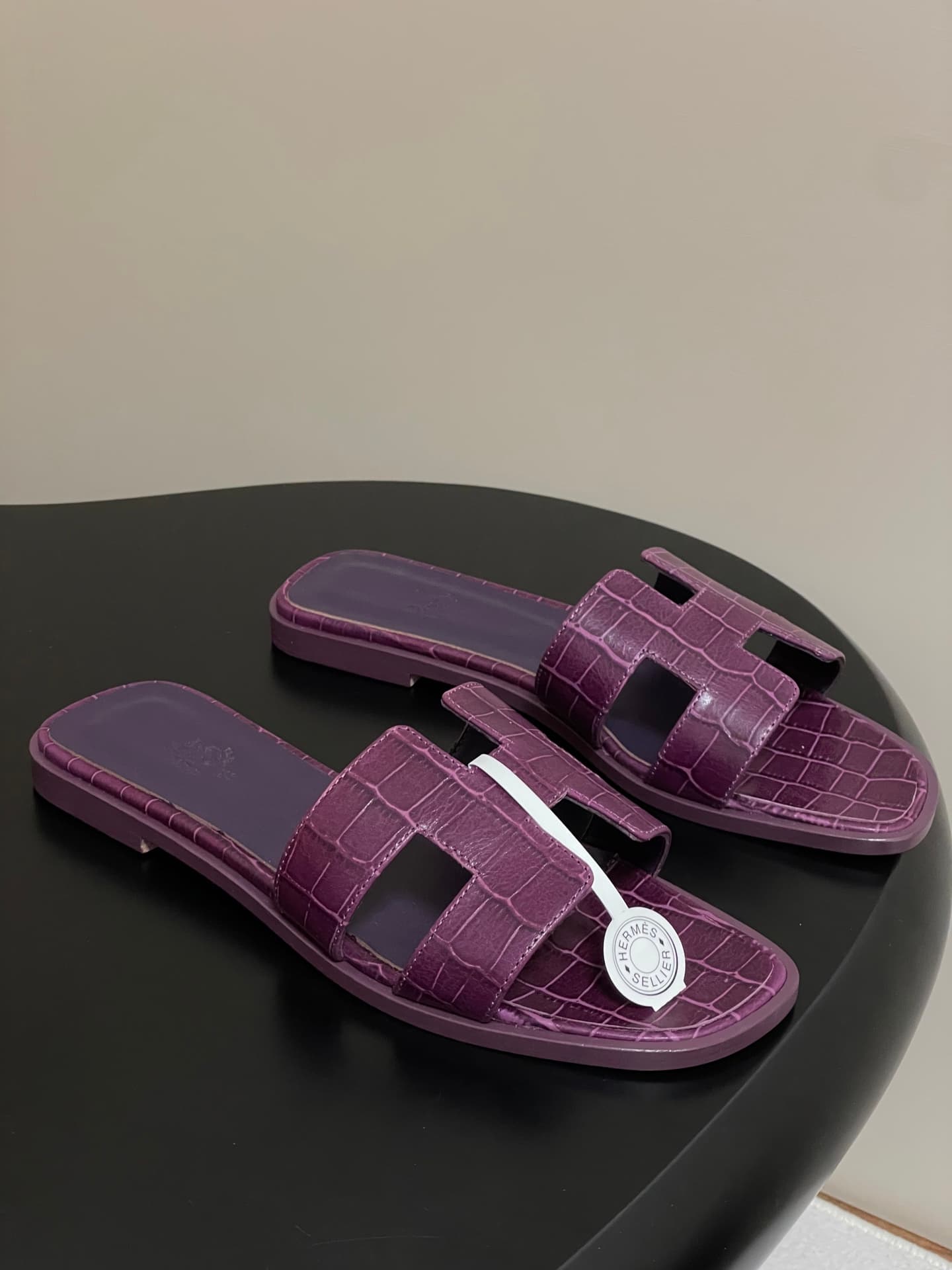 D8110 – Top-quality products (come with high-end gift boxes or scarves) — image 1