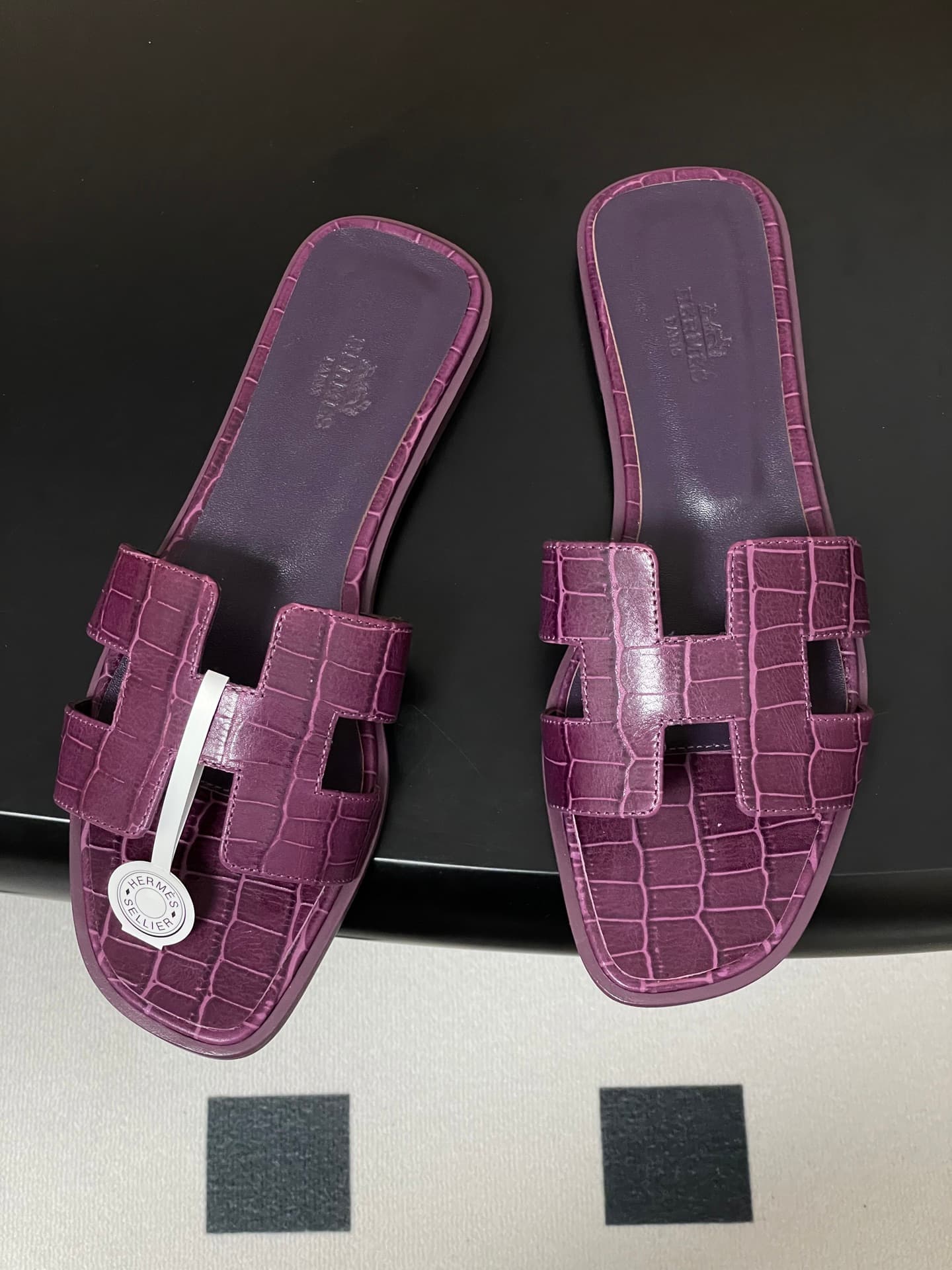 D8110 – Top-quality products (come with high-end gift boxes or scarves) — image 2