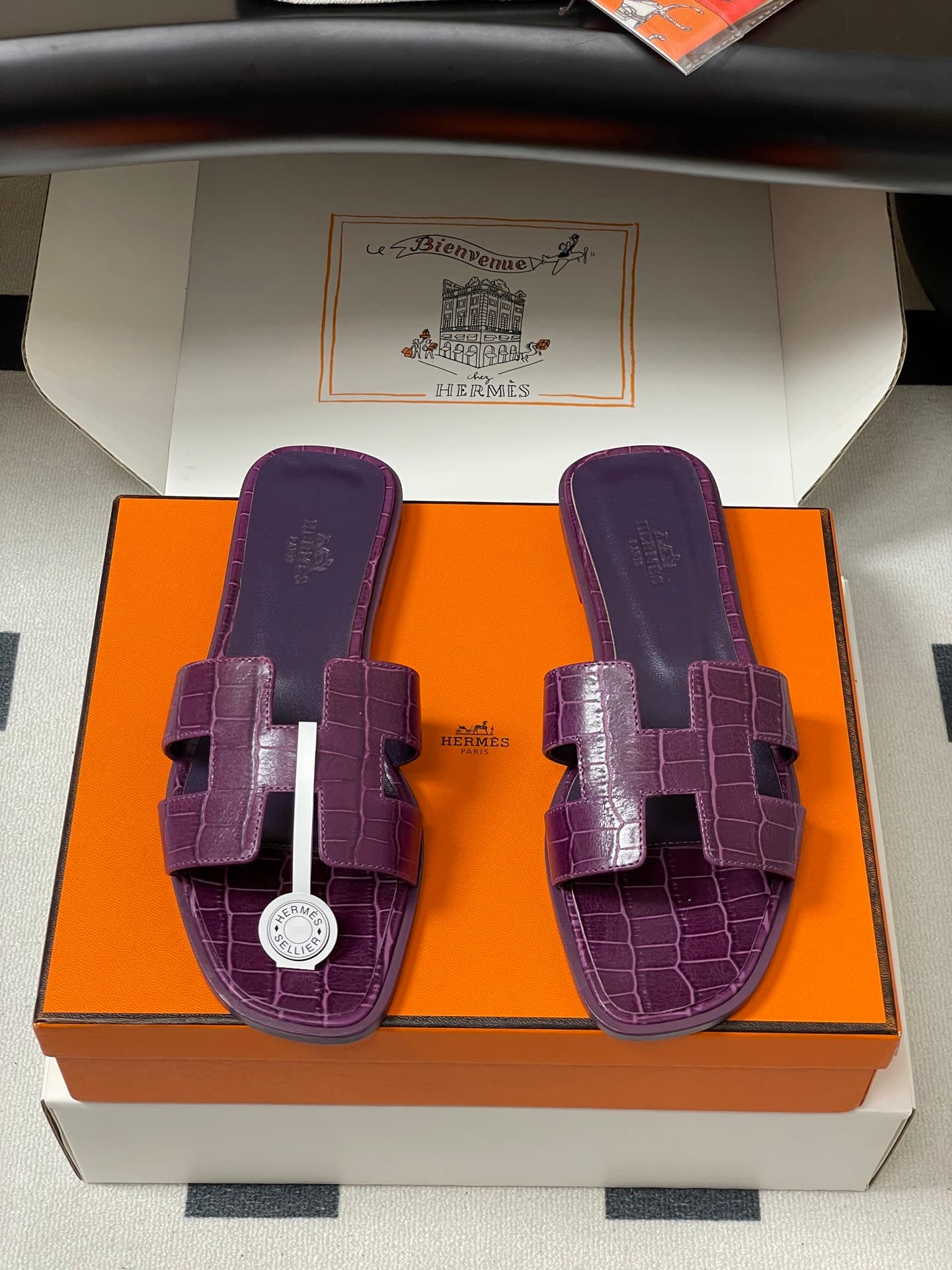 D8110 – Top-quality products (come with high-end gift boxes or scarves) — image 5