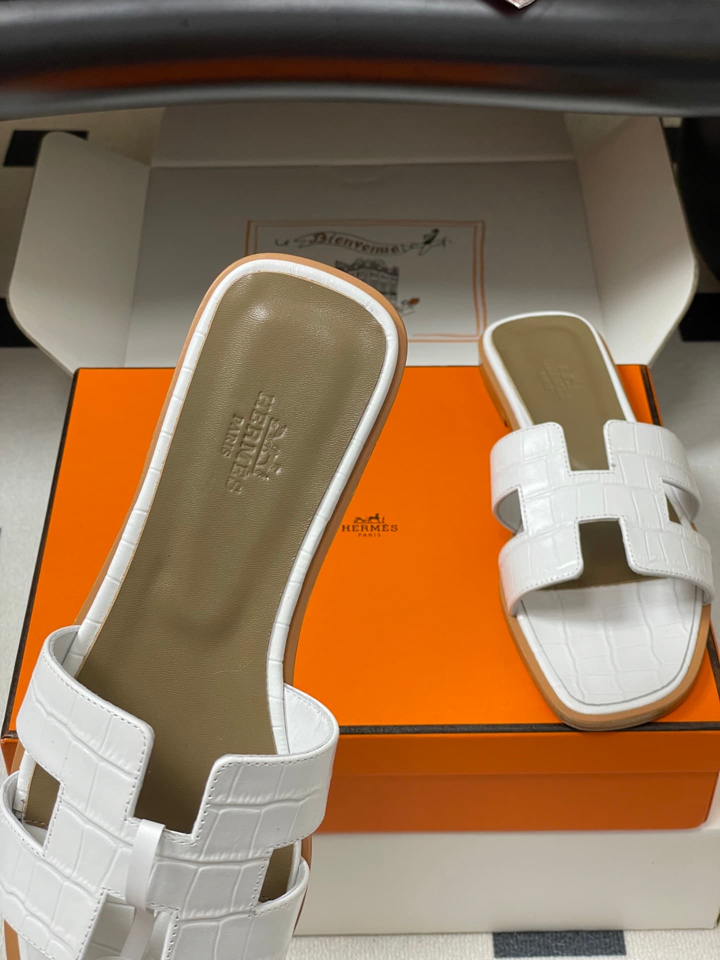 D8106 – Top-quality products (come with high-end gift boxes or scarves) — image 7