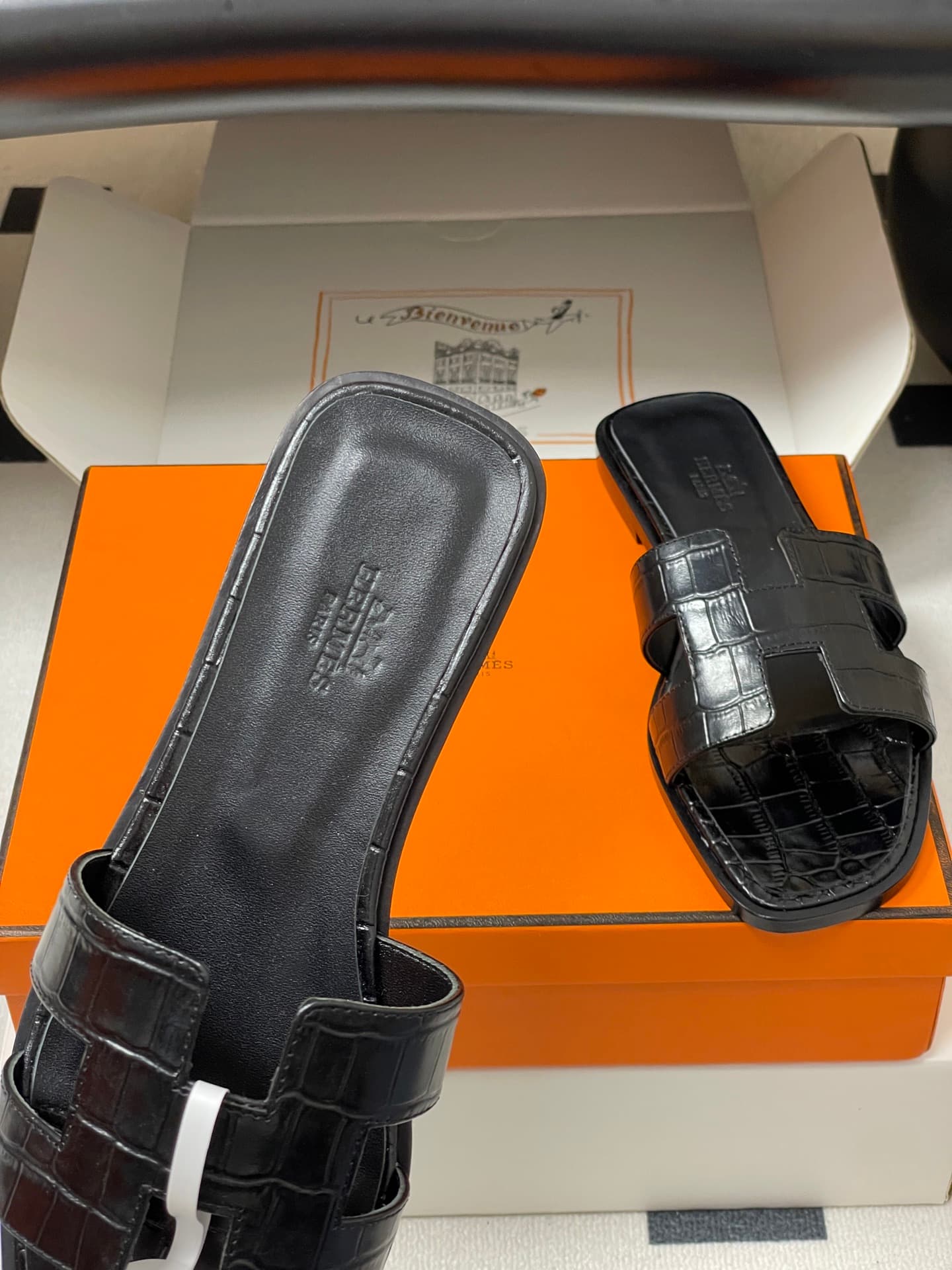 D8105 – Top-quality products (come with high-end gift boxes or scarves) — image 7