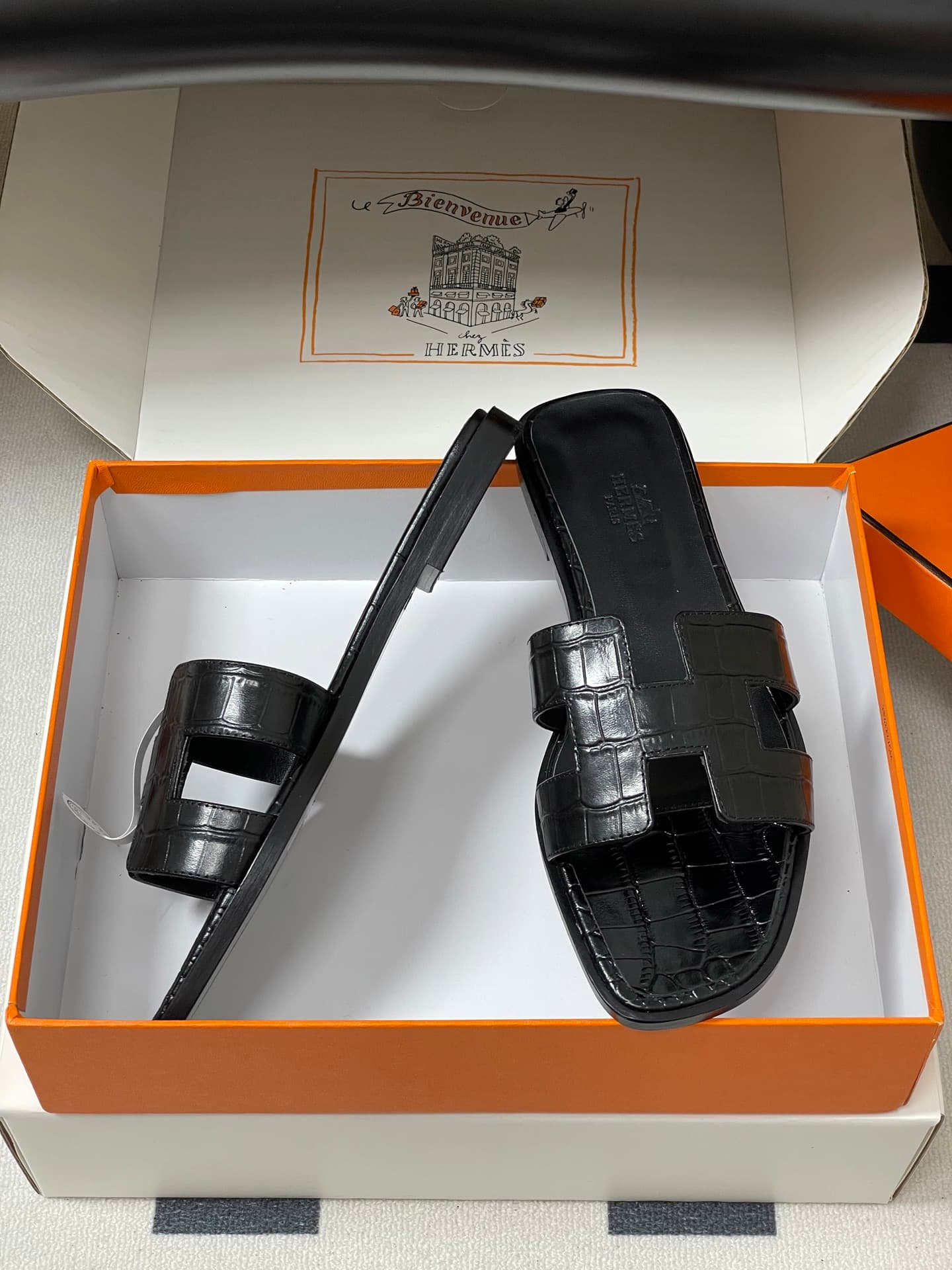 D8105 – Top-quality products (come with high-end gift boxes or scarves) — image 6