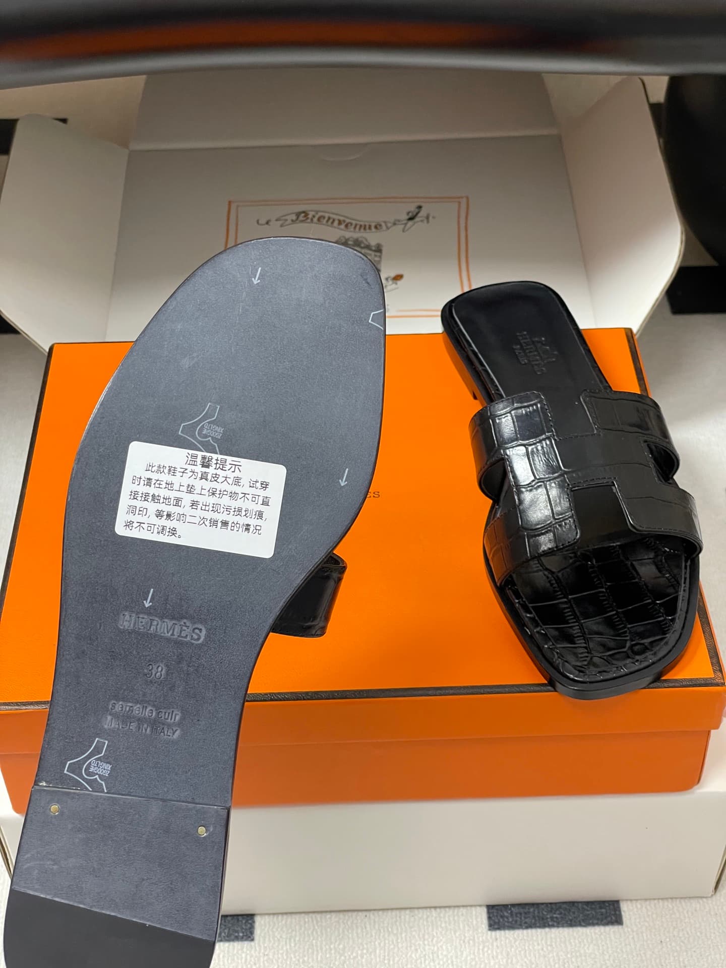D8105 – Top-quality products (come with high-end gift boxes or scarves) — image 8