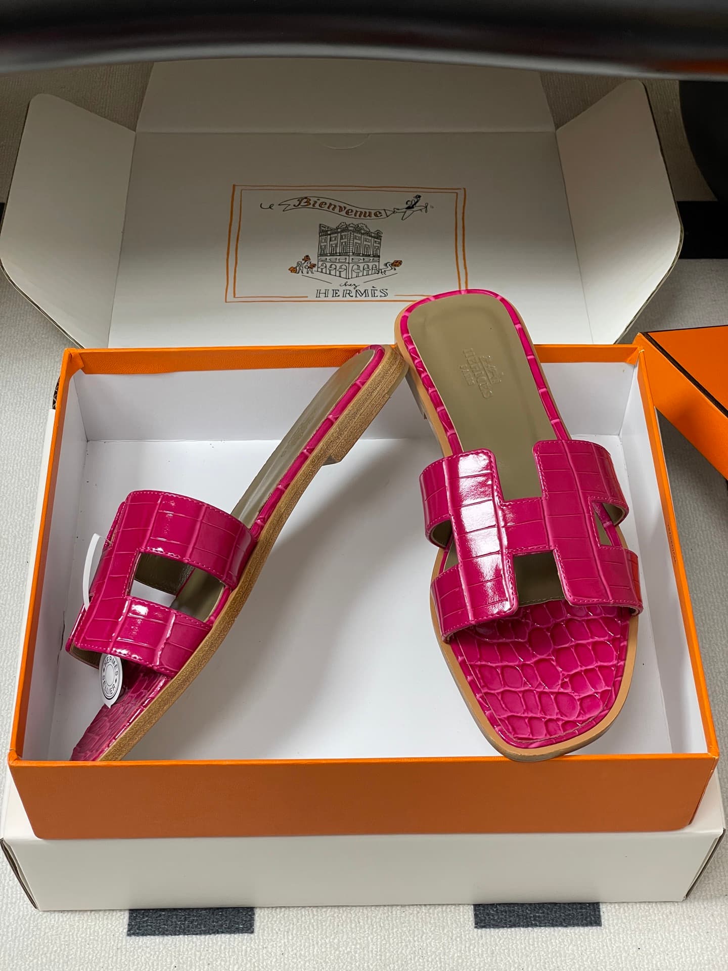 D8103 – Top-quality products (come with high-end gift boxes or scarves) — image 6