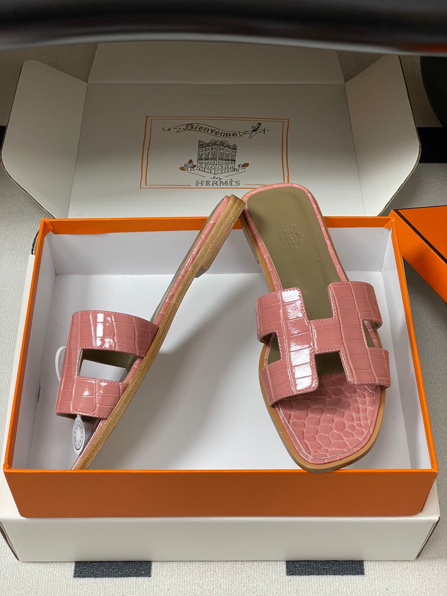 D8099 – Top-quality products (come with high-end packaging boxes or scarves) — image 6