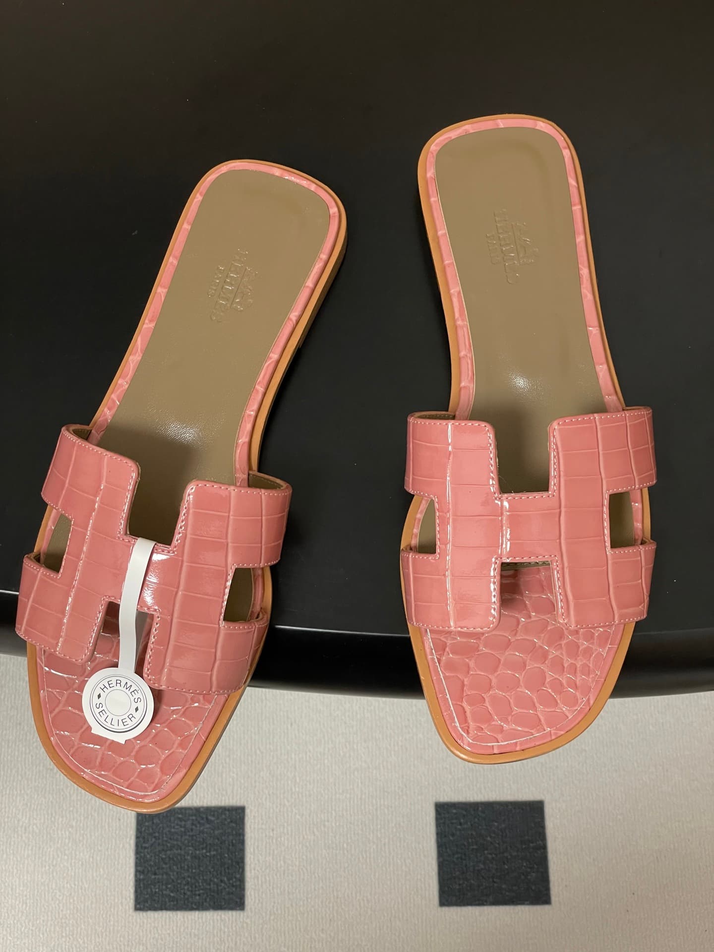 D8099 – Top-quality products (come with high-end packaging boxes or scarves) — image 2