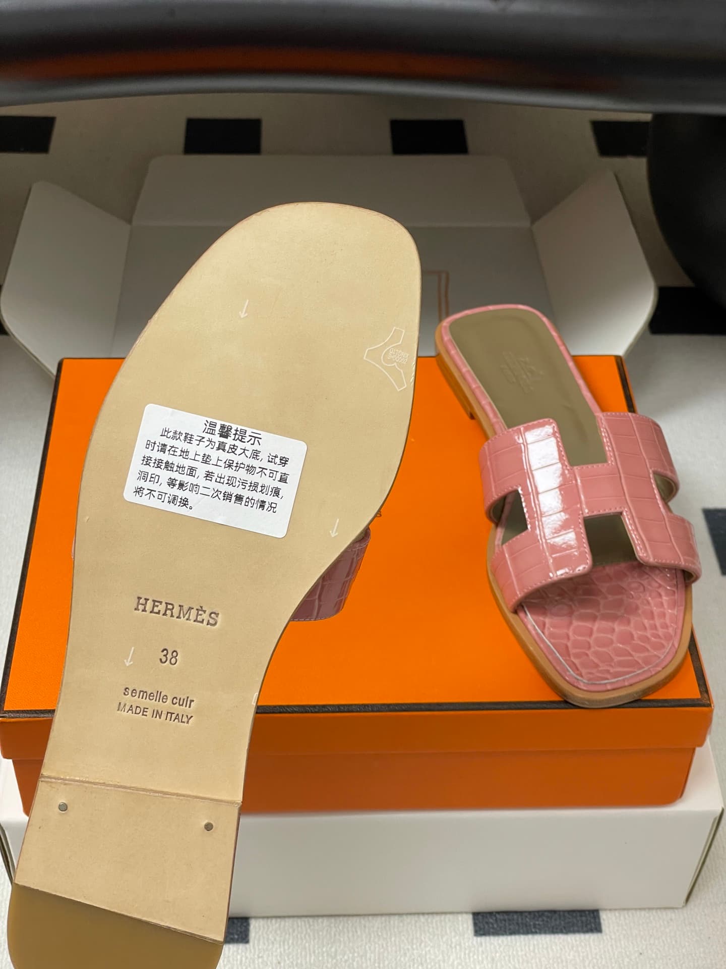 D8099 – Top-quality products (come with high-end packaging boxes or scarves) — image 8