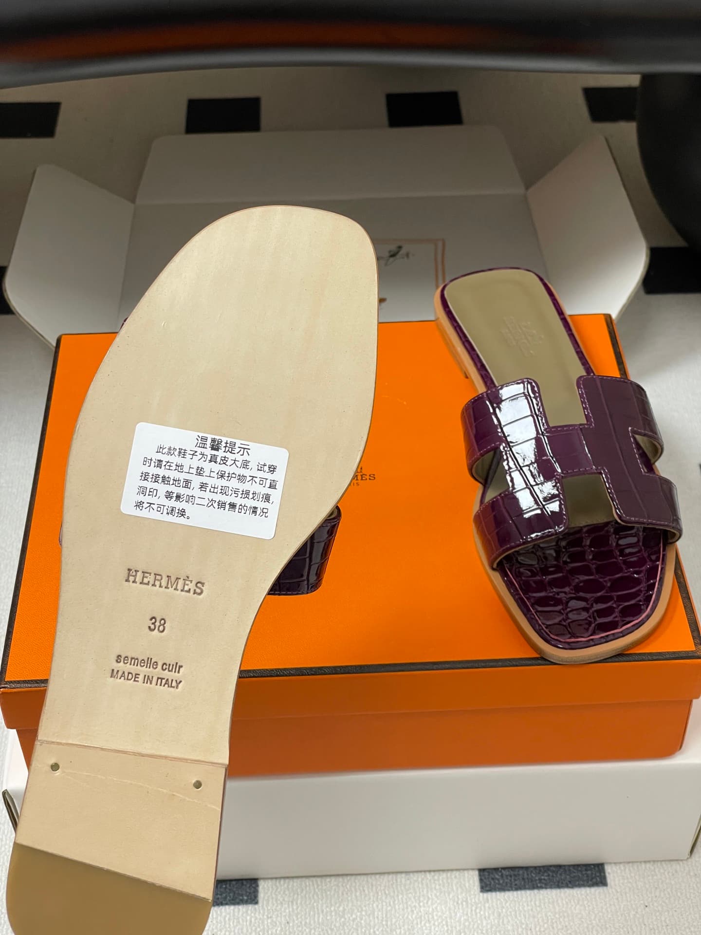 D8098 – Top-quality products (come with high-end packaging boxes/scarves) — image 8