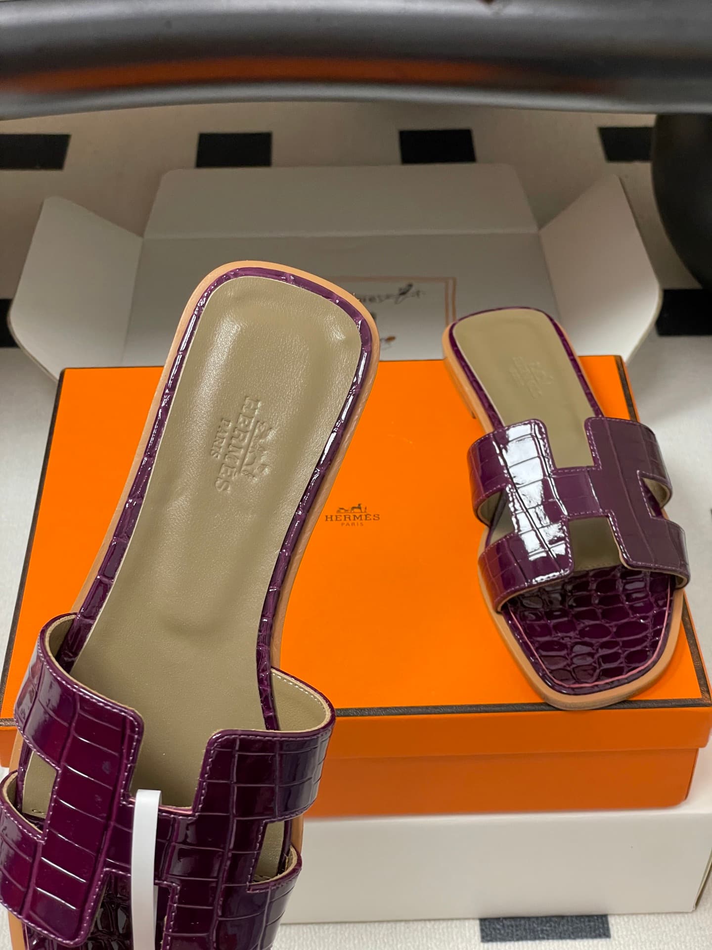 D8098 – Top-quality products (come with high-end packaging boxes/scarves) — image 7