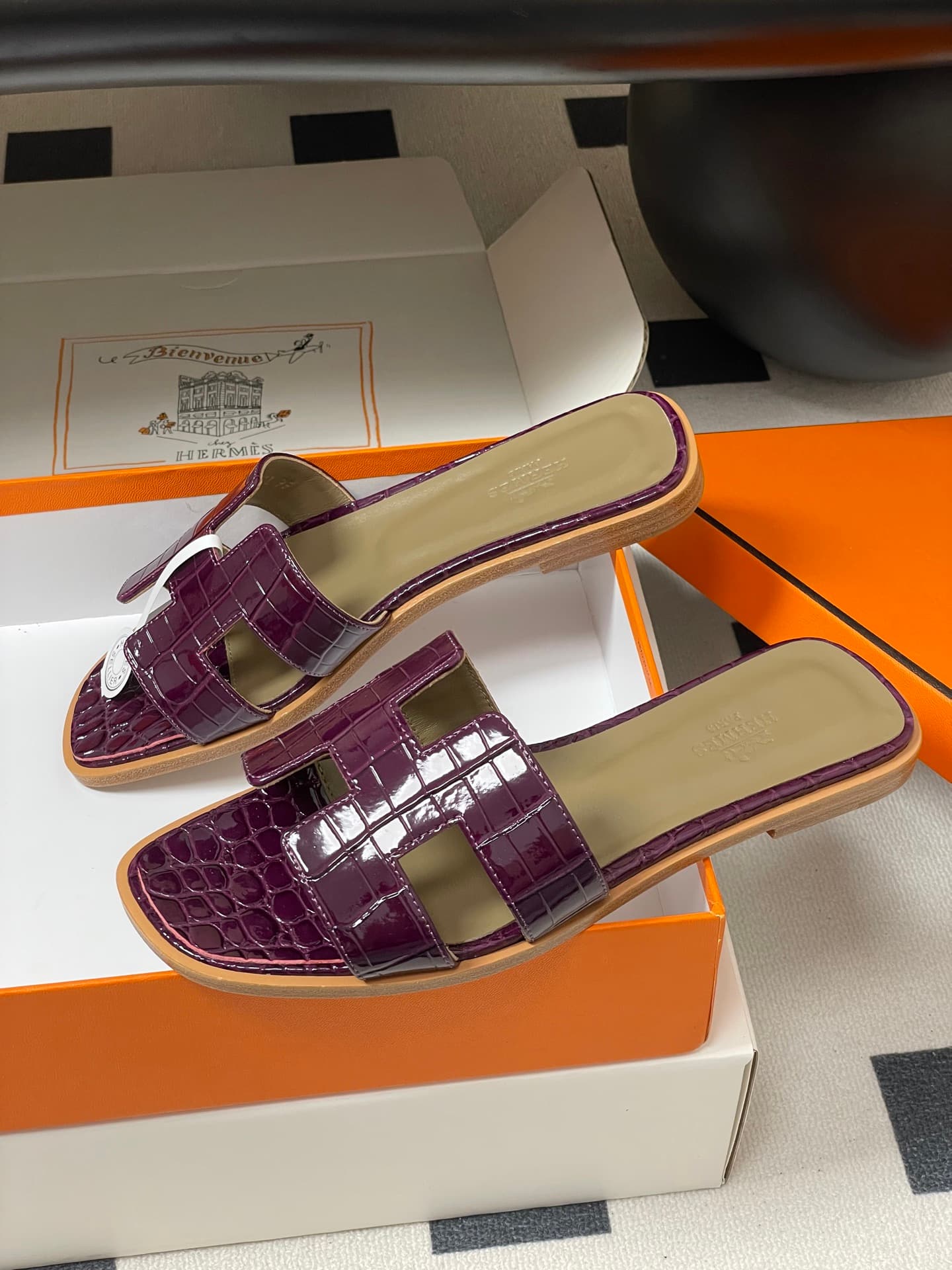D8098 – Top-quality products (come with high-end packaging boxes/scarves) — image 4