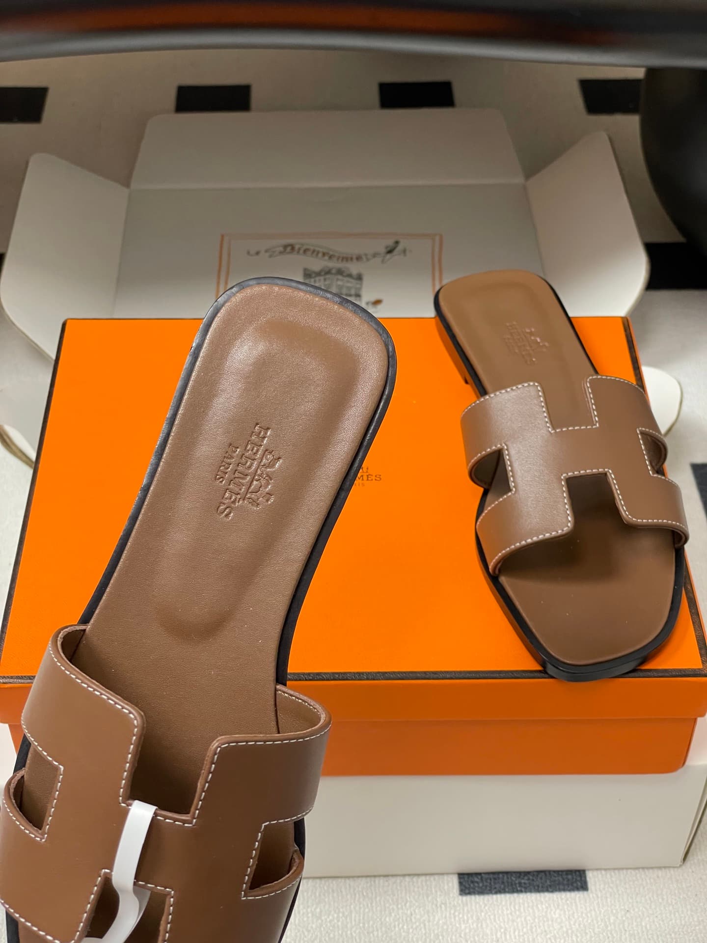 D8095 – Top-quality (come with high-end gift boxes/scarves) — image 7