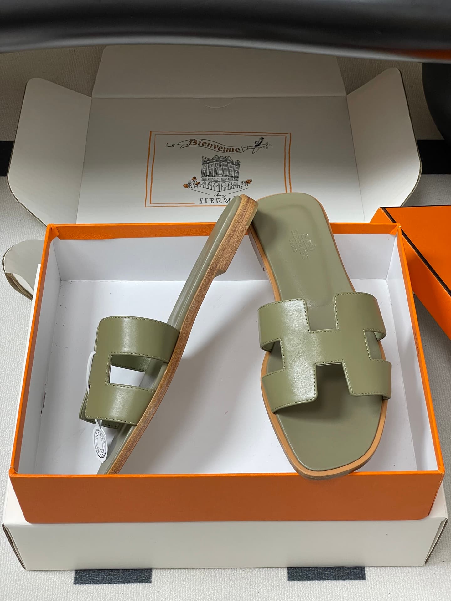 D8092 – Top-quality products (wrapped in high-end boxes or scarves) — image 6