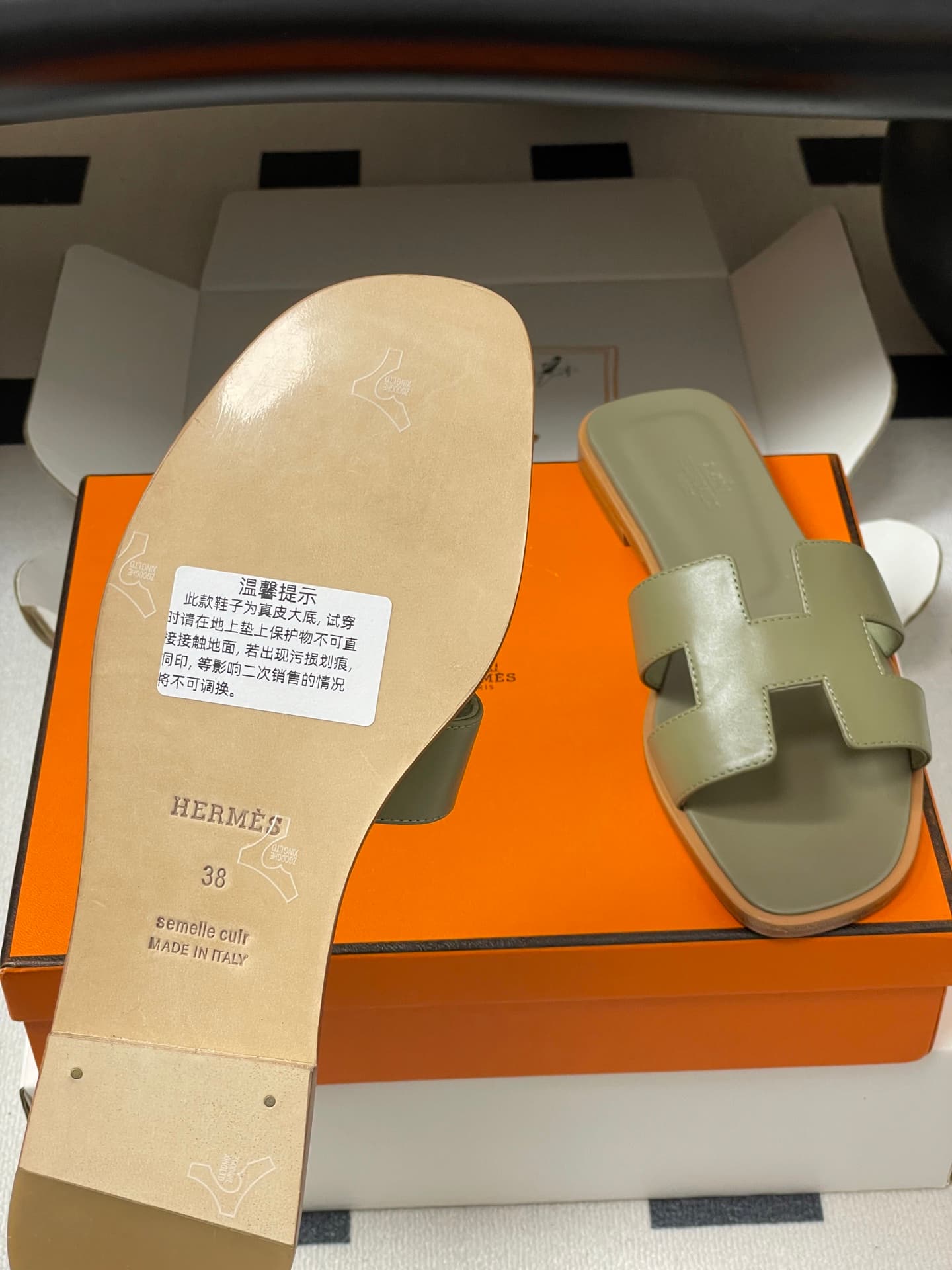 D8092 – Top-quality products (wrapped in high-end boxes or scarves) — image 8
