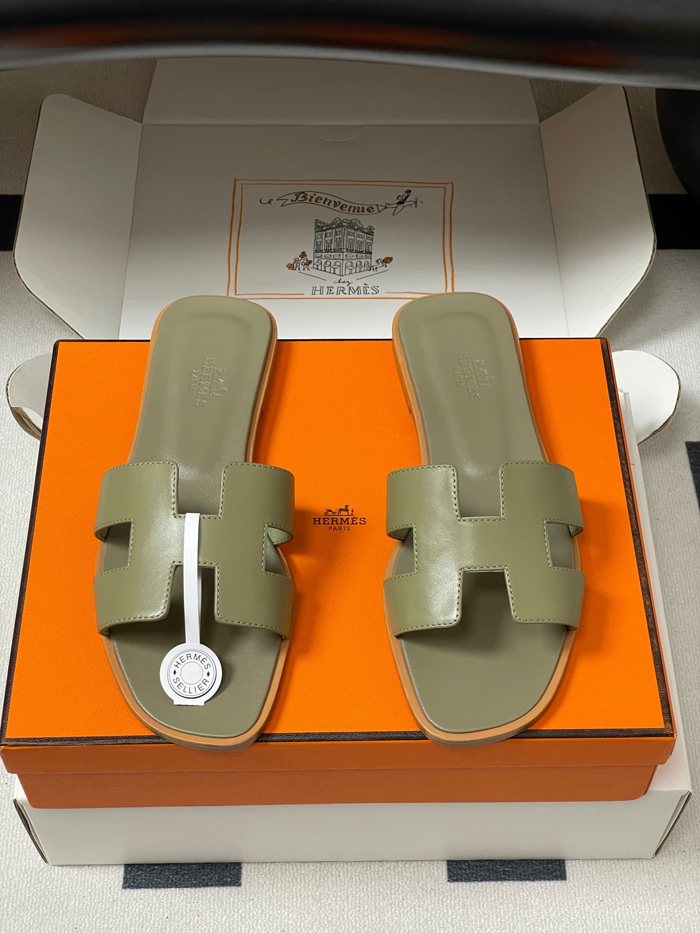 D8092 – Top-quality products (wrapped in high-end boxes or scarves) — image 5
