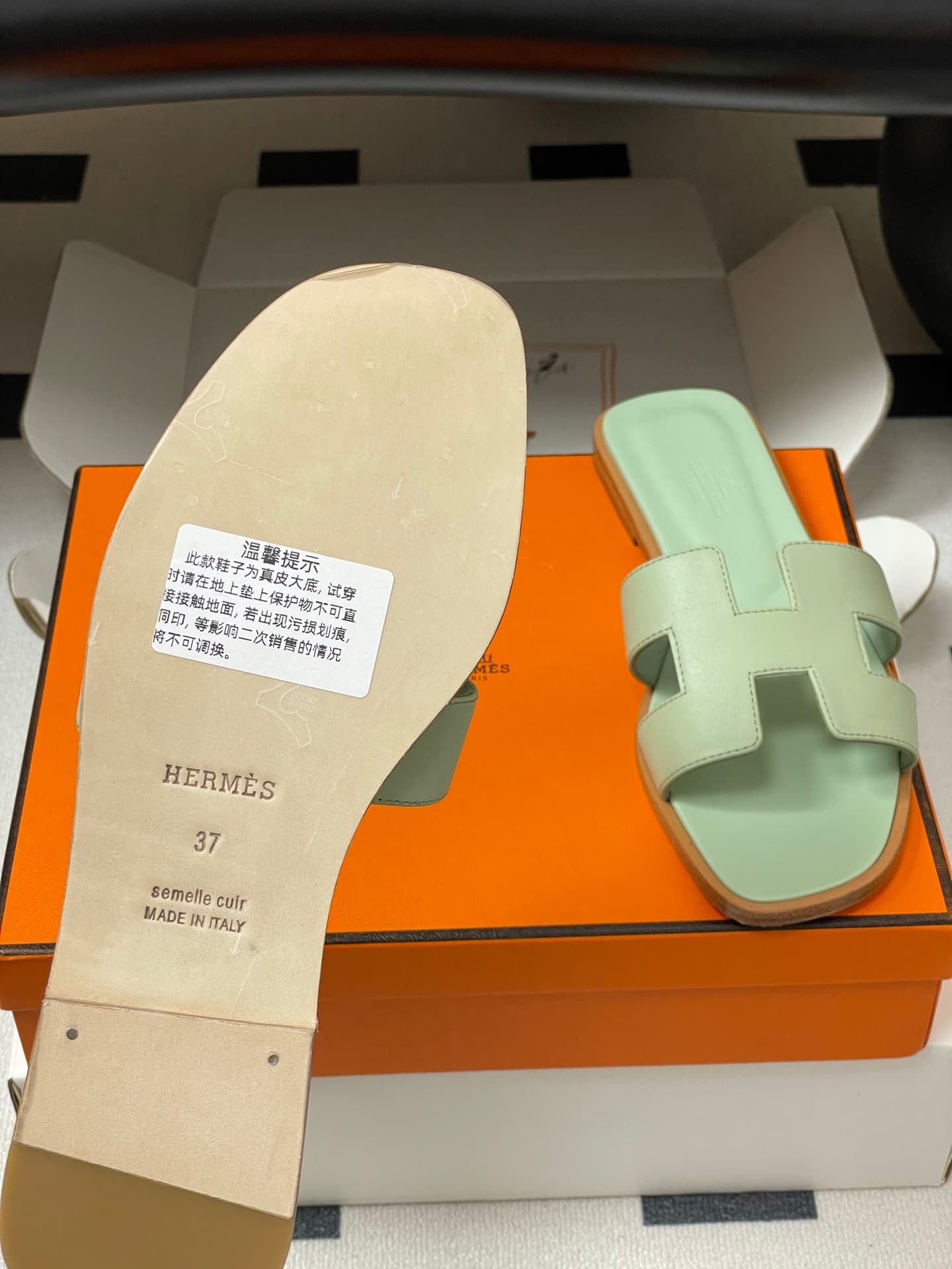 D8091 – Top-quality products (come with high-end packaging boxes and scarves) — image 8