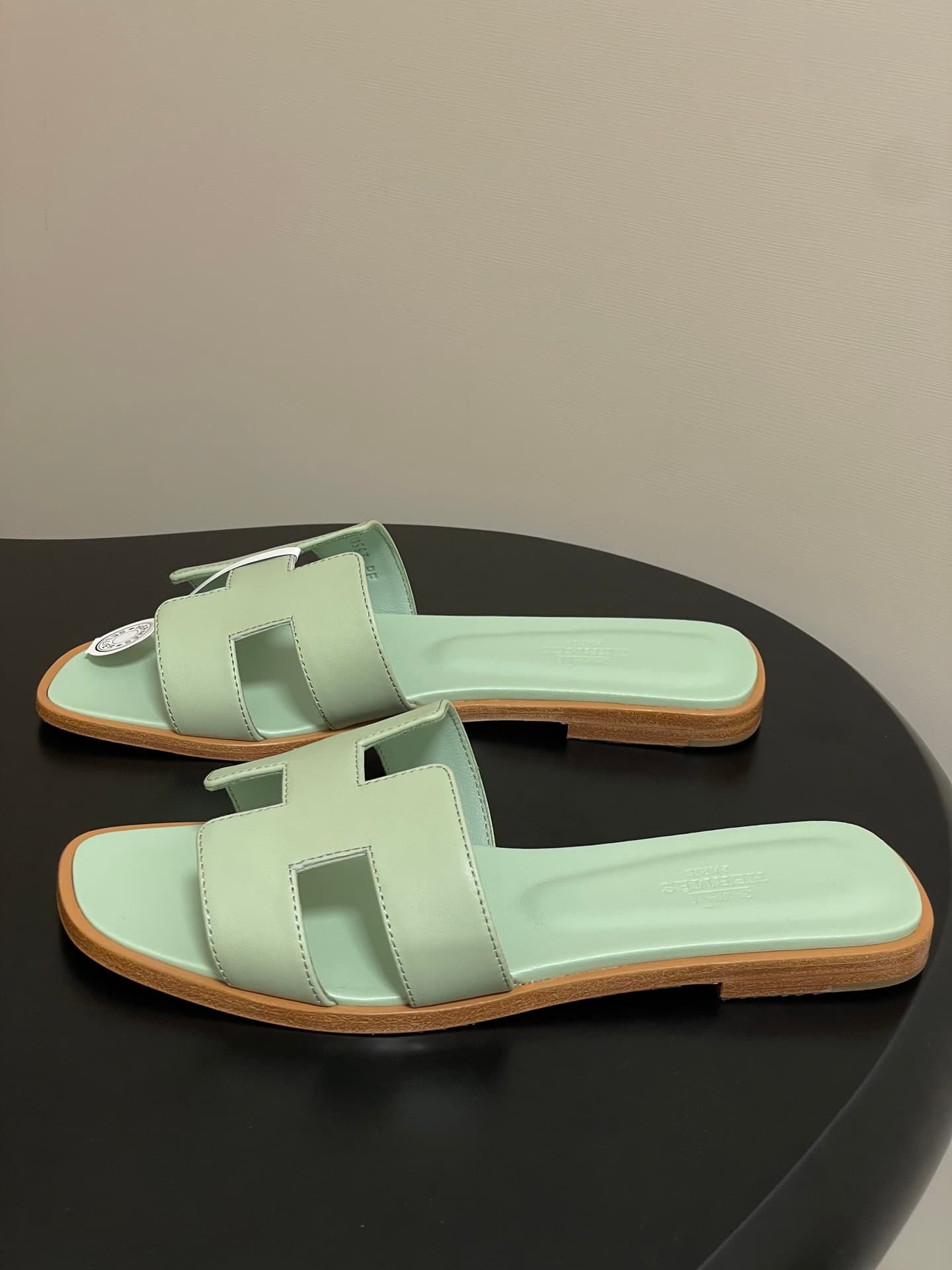 D8091 – Top-quality products (come with high-end packaging boxes and scarves) — image 3