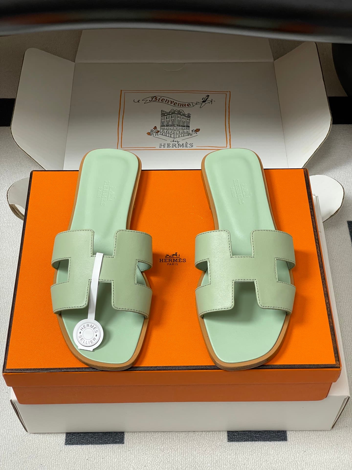 D8091 – Top-quality products (come with high-end packaging boxes and scarves) — image 5