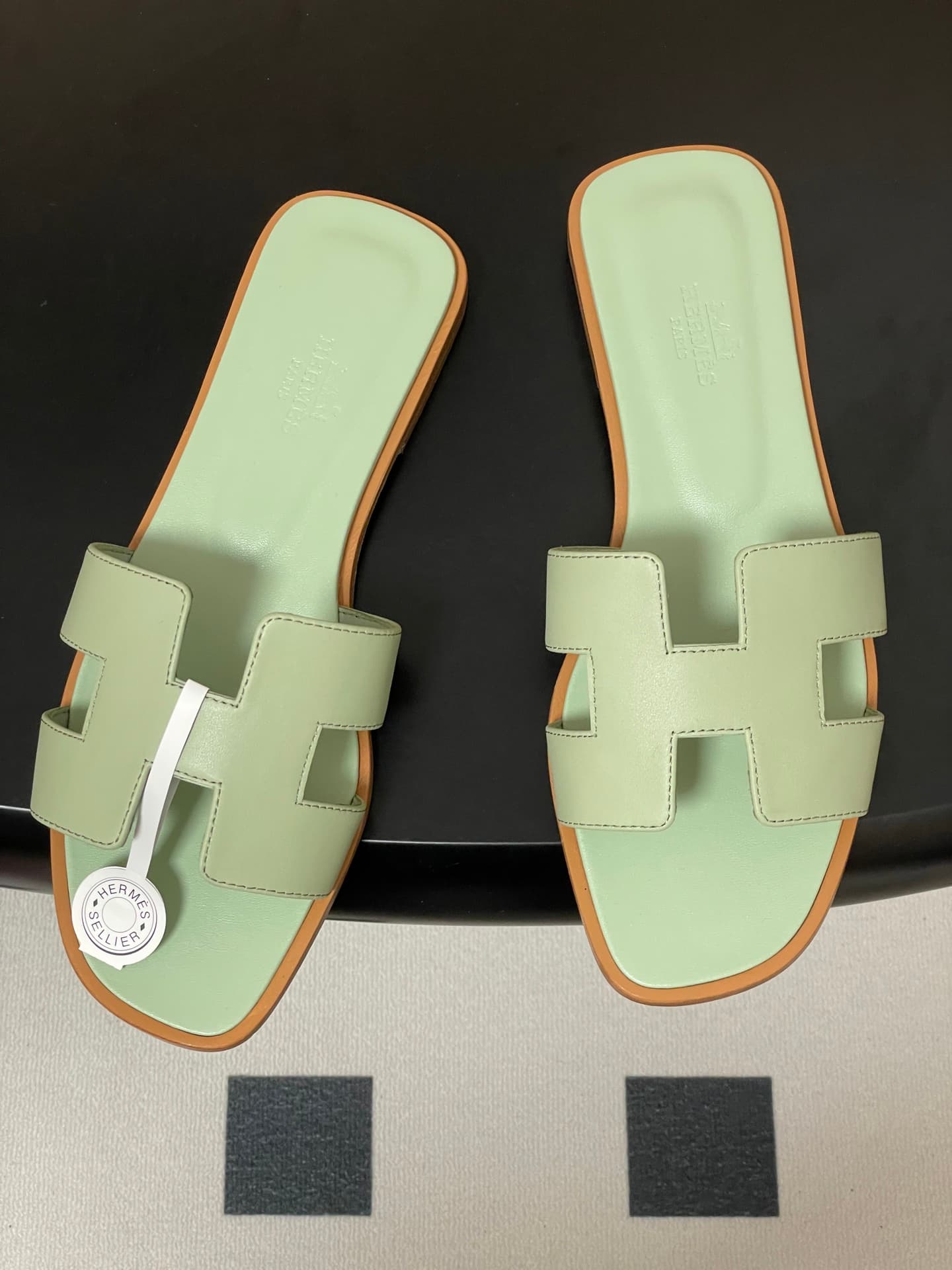 D8091 – Top-quality products (come with high-end packaging boxes and scarves) — image 2