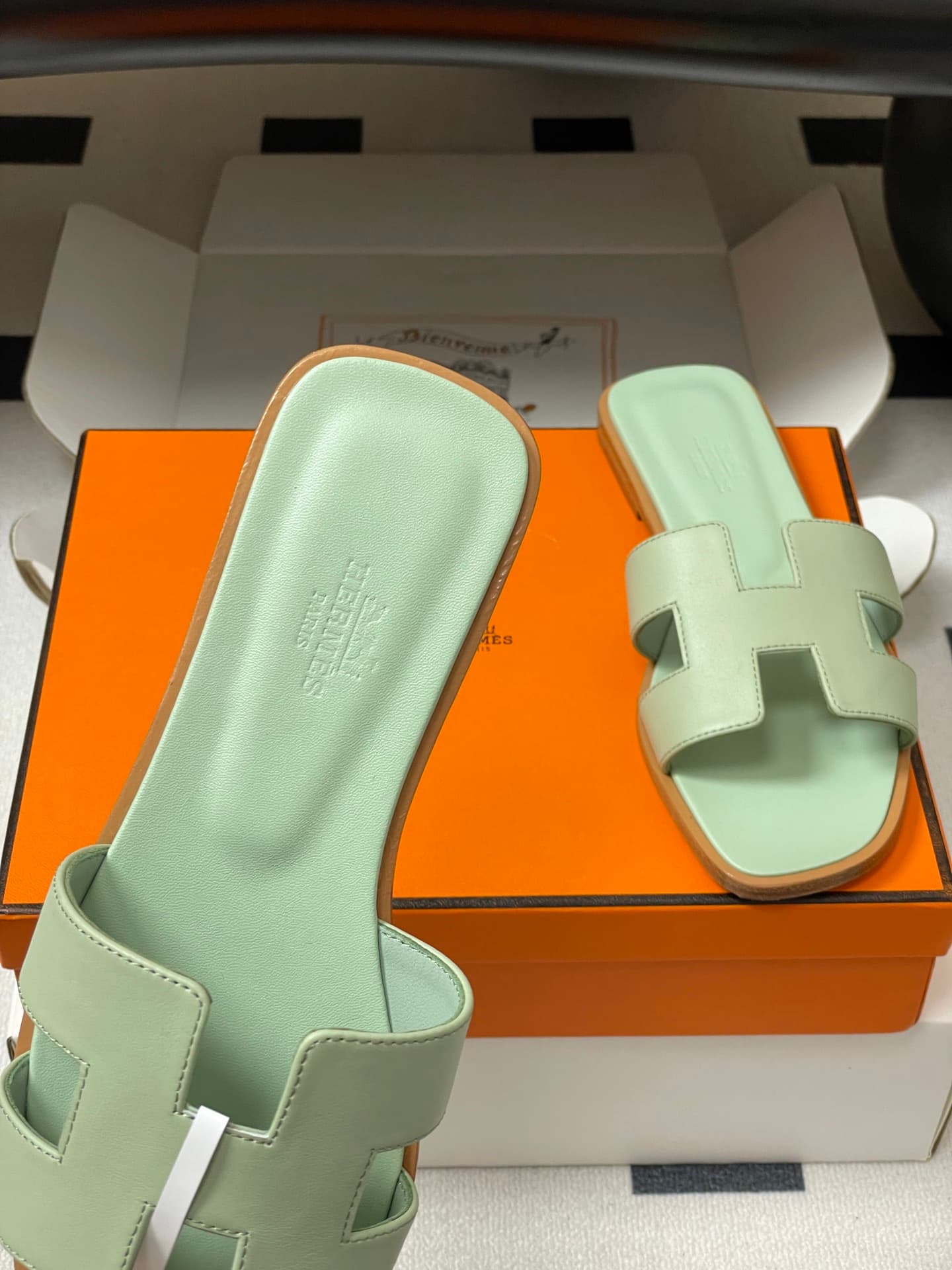 D8091 – Top-quality products (come with high-end packaging boxes and scarves) — image 7