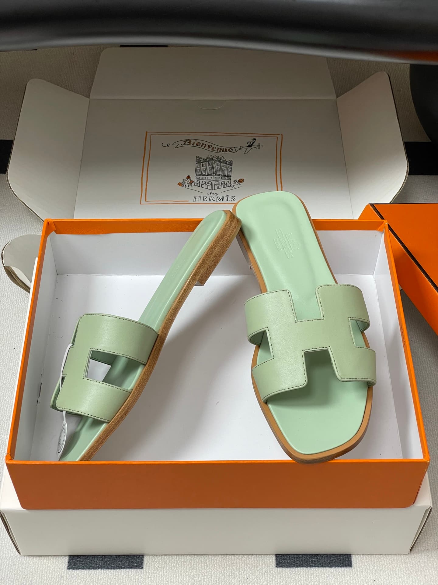D8091 – Top-quality products (come with high-end packaging boxes and scarves) — image 6