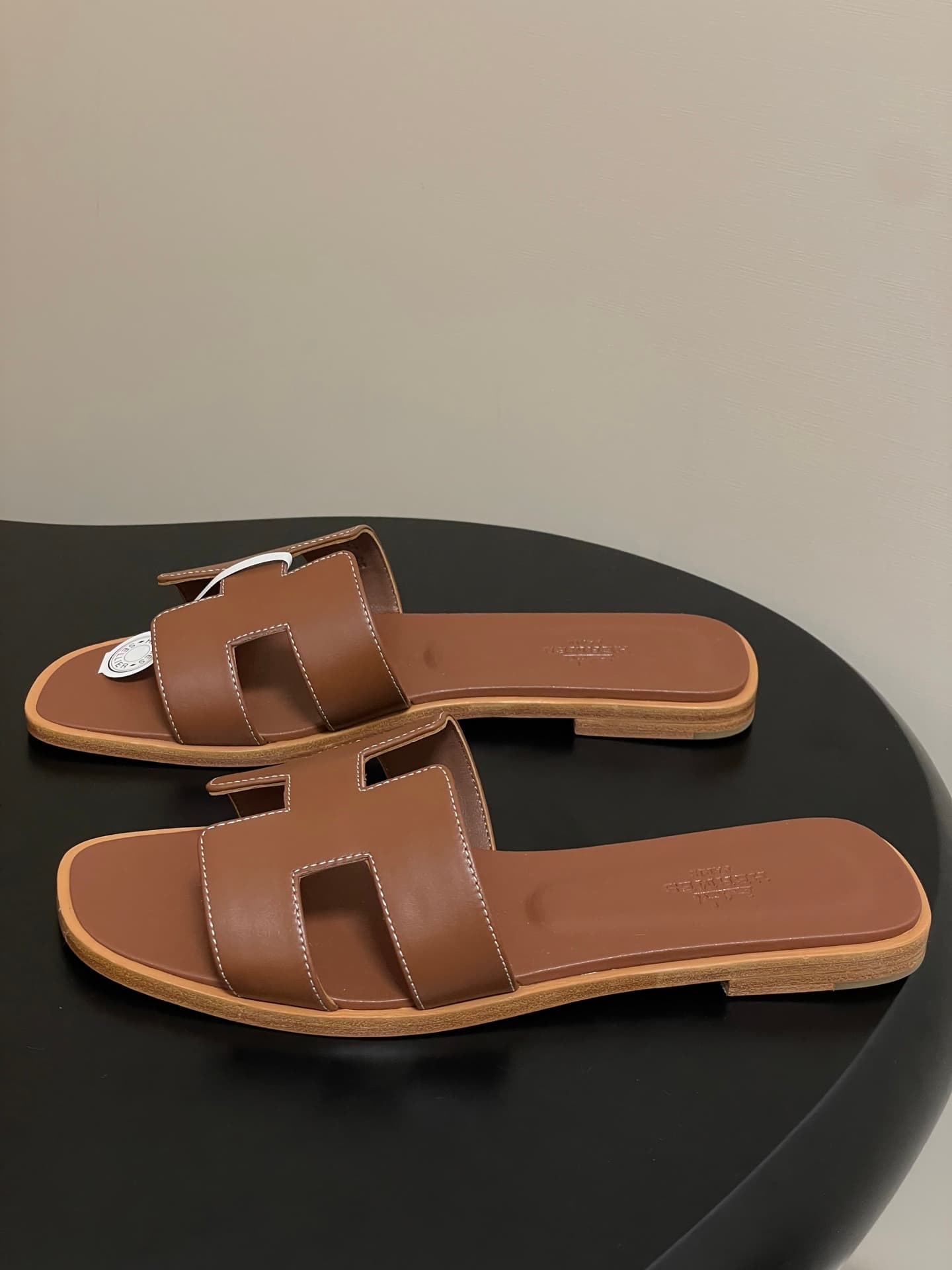 D8090 – Top-quality products (come with high-end gift boxes/scarves) — image 3