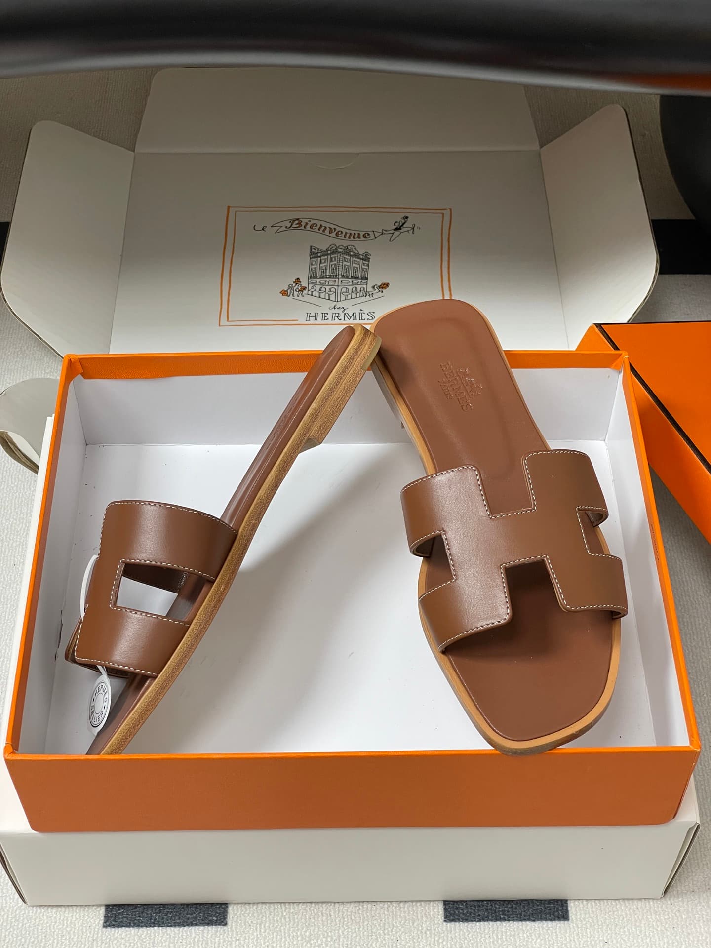 D8090 – Top-quality products (come with high-end gift boxes/scarves) — image 6