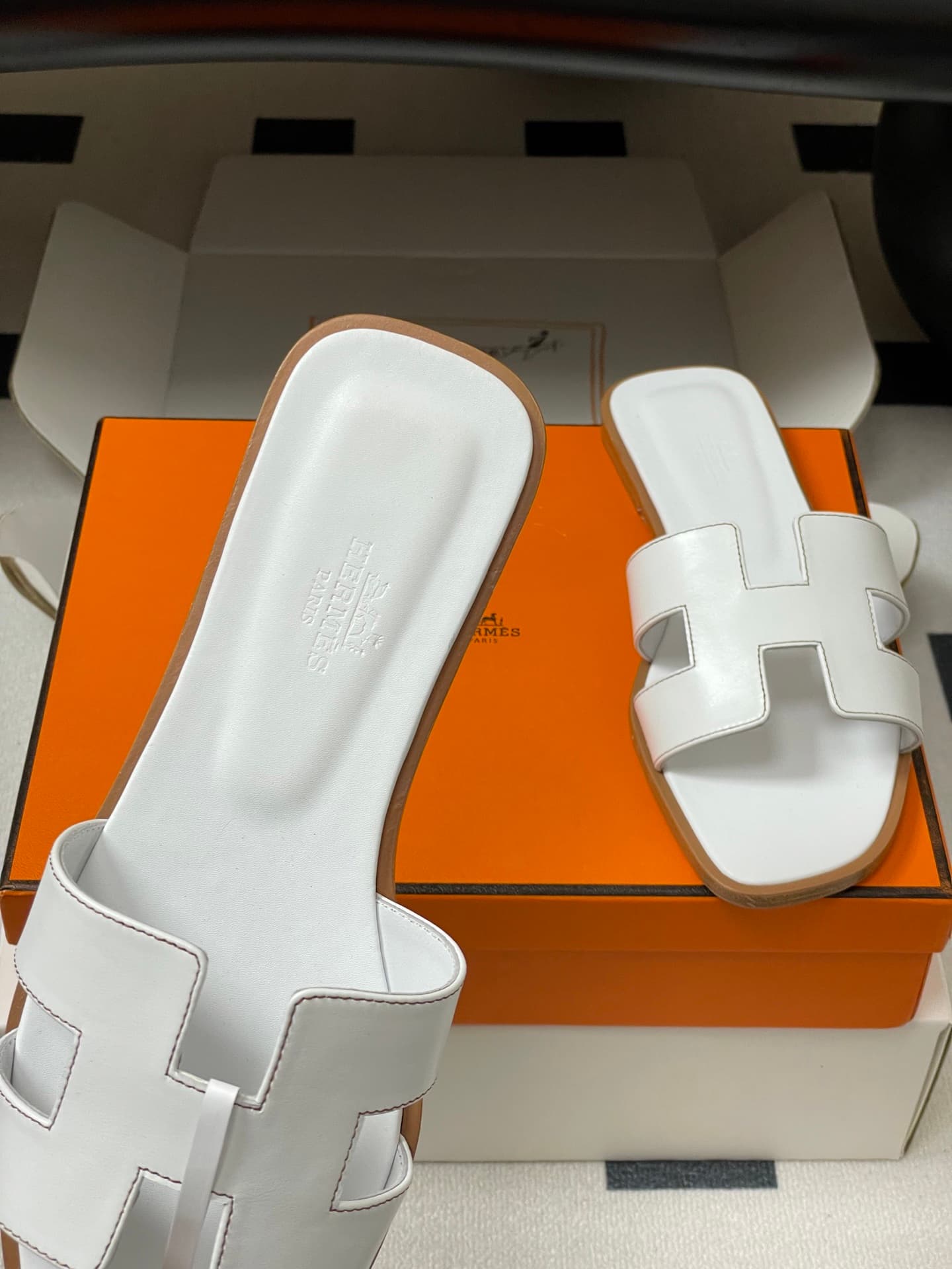 D8088 – Top-quality products (wrapped in high-end boxes or scarves) — image 7