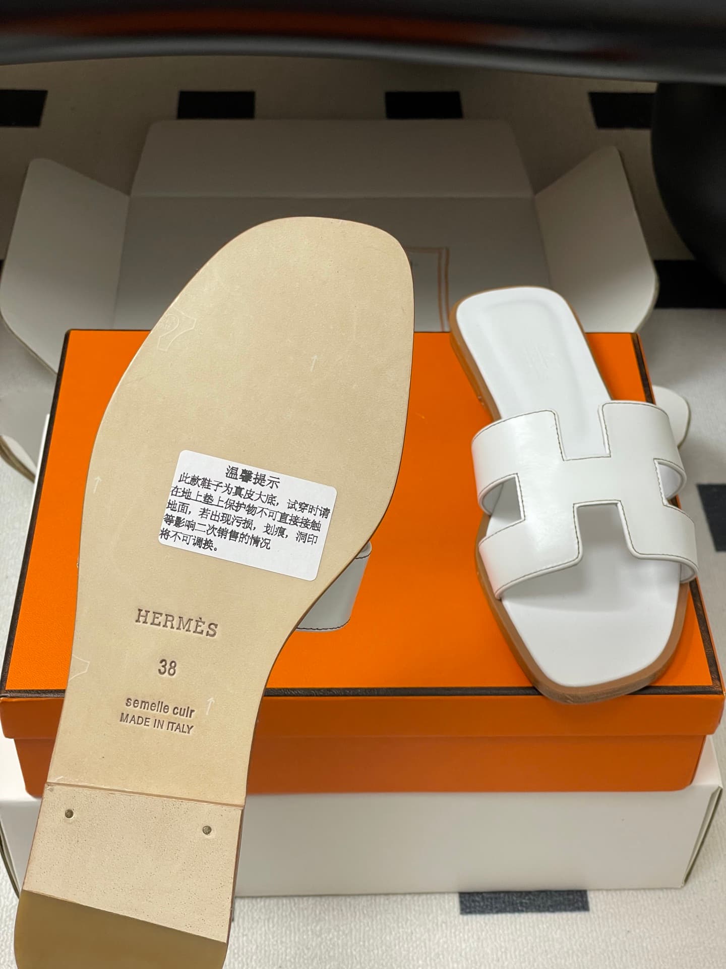 D8088 – Top-quality products (wrapped in high-end boxes or scarves) — image 8