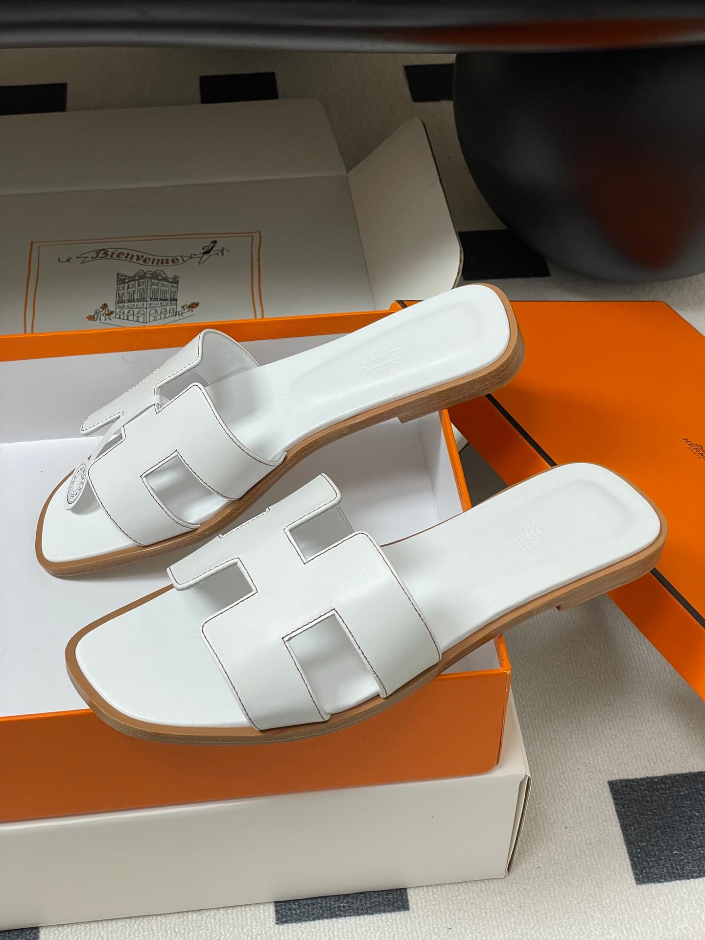 D8088 – Top-quality products (wrapped in high-end boxes or scarves) — image 4