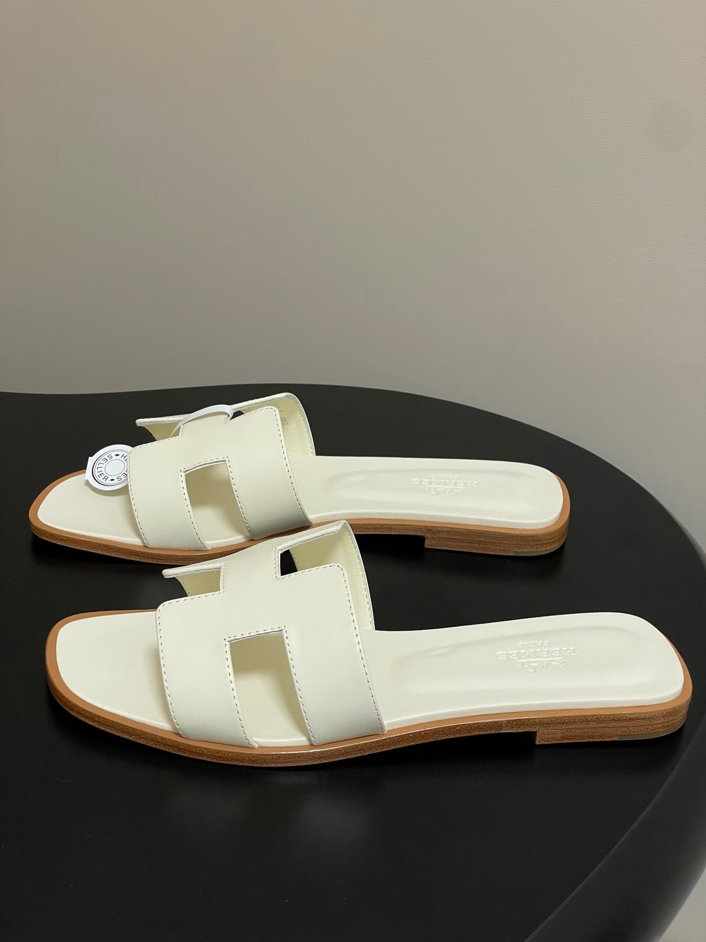 D8089 – Top-quality products (come with high-end packaging boxes or scarves) — image 3