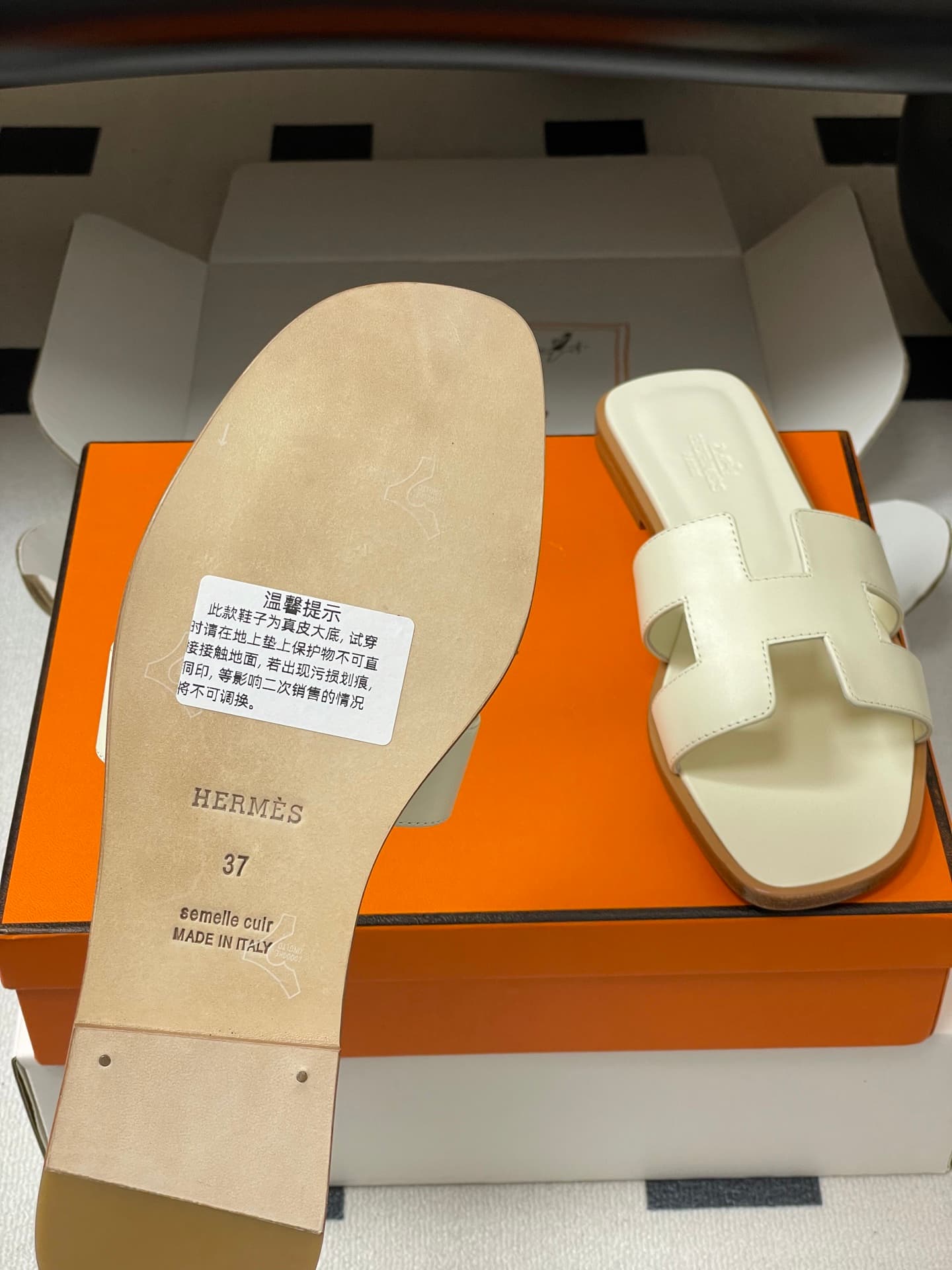 D8089 – Top-quality products (come with high-end packaging boxes or scarves) — image 8